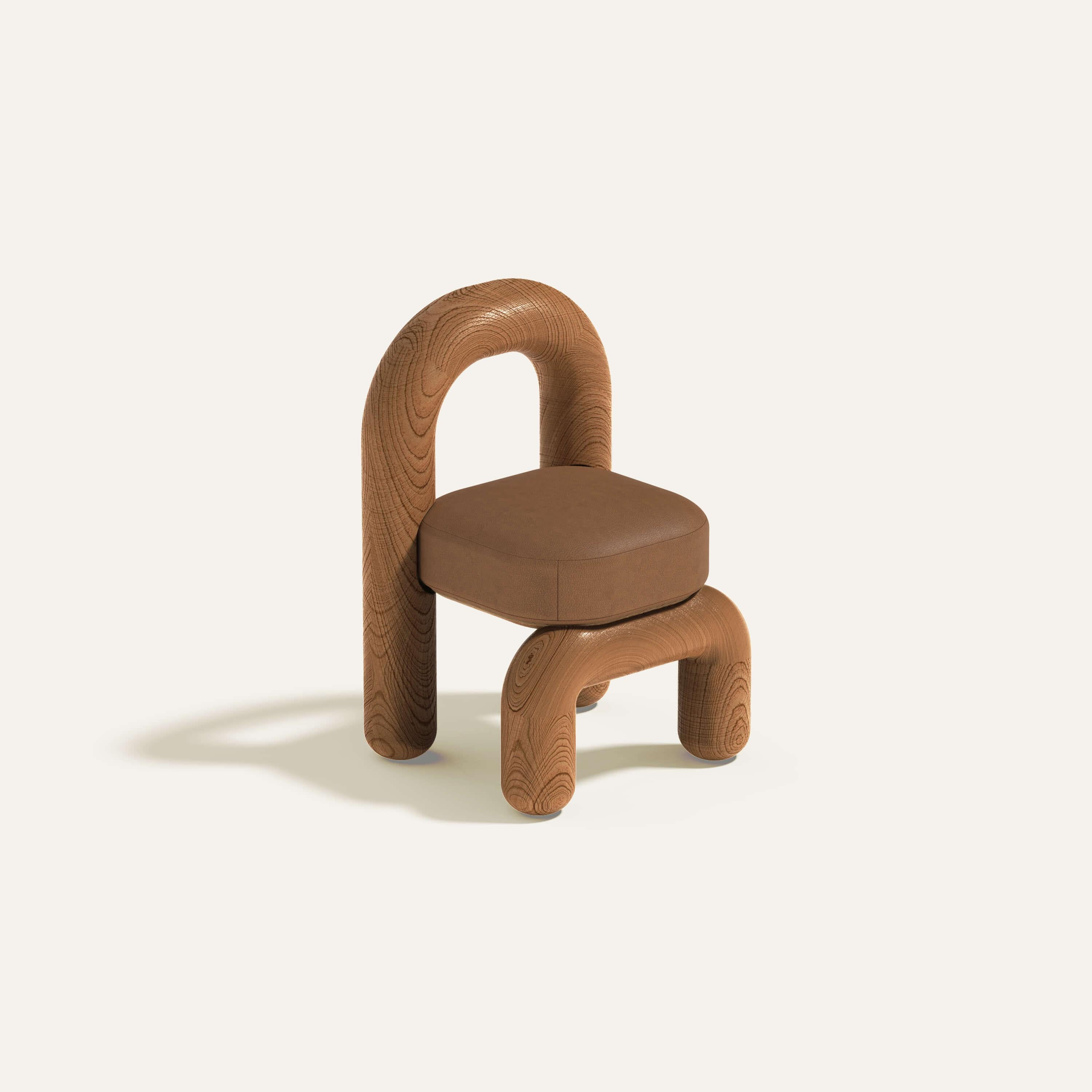 Lithischer Esszimmerstuhl aus roter Eiche in Cognac aus Leder von Maha Alavi Studio
Abmessungen: B 58 x T 54 x H 86 cm
MATERIALIEN: Eiche massiv.

Maha Alavi ist ein kanadischer Industriedesigner mit Sitz in Tokio. Ihre Praxis zielt darauf ab,