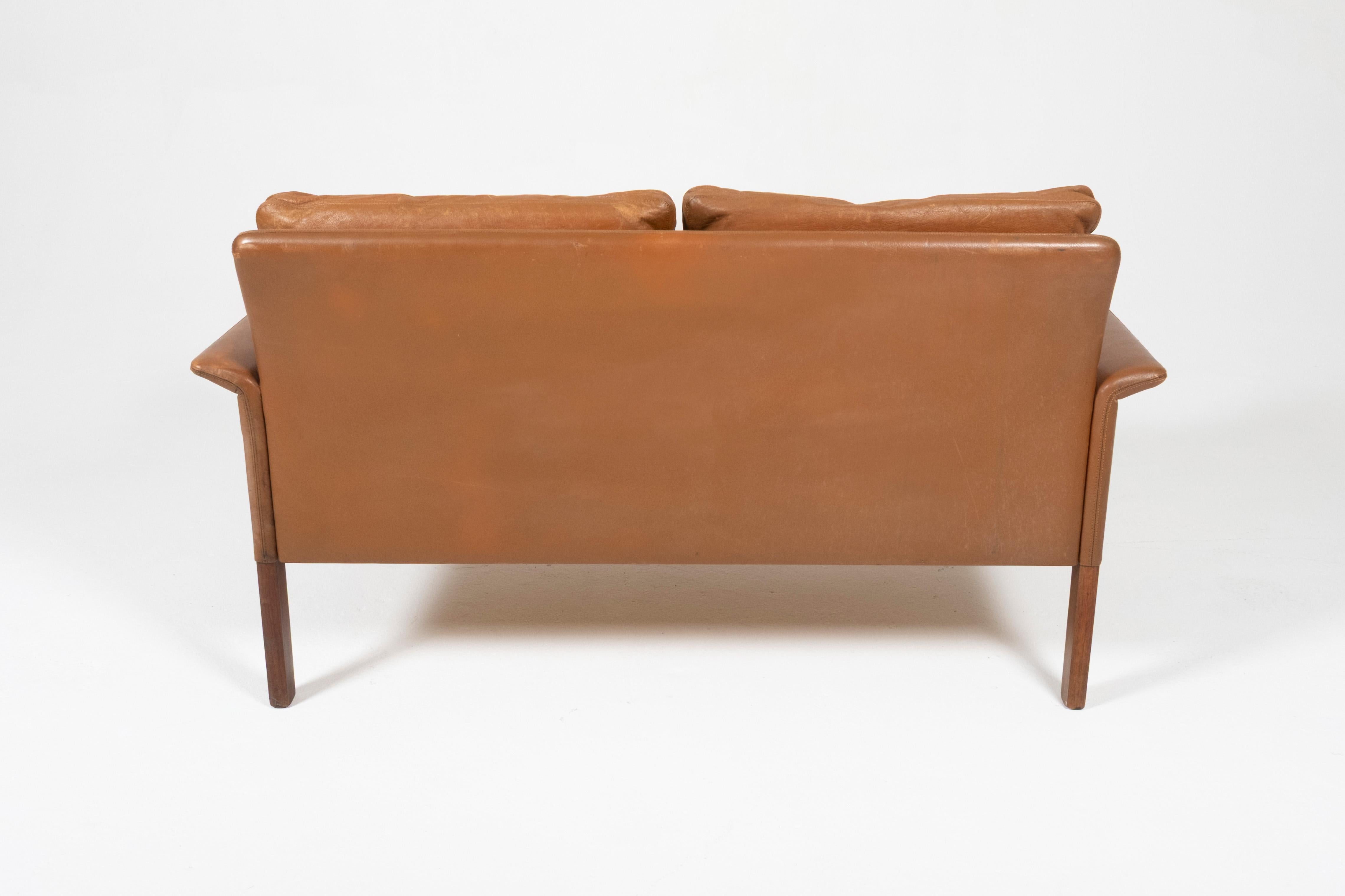 Mid-Century Modern Cognac Leather & Rosewood Two-Seater Sofa by Hans Olsen for CS Møbler, 1960’s For Sale