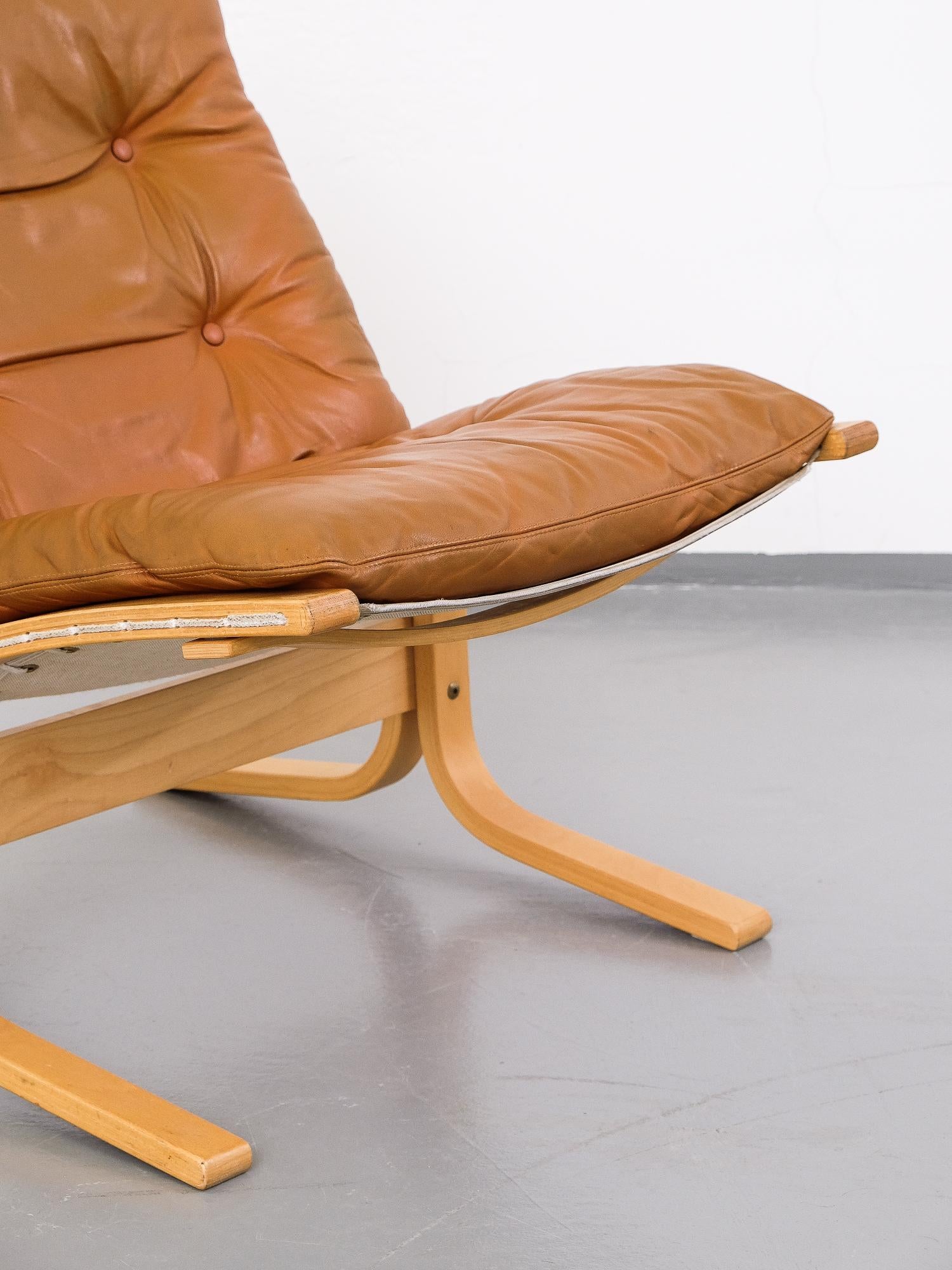 'Siesta' lounge chair designed by Ingmar Relling and manufactured by Westnofa in Norway, upholstered in cognac leather.

Very good vintage condition with signs of usage and patina consistent with age.

This chair is shipped disassembled.