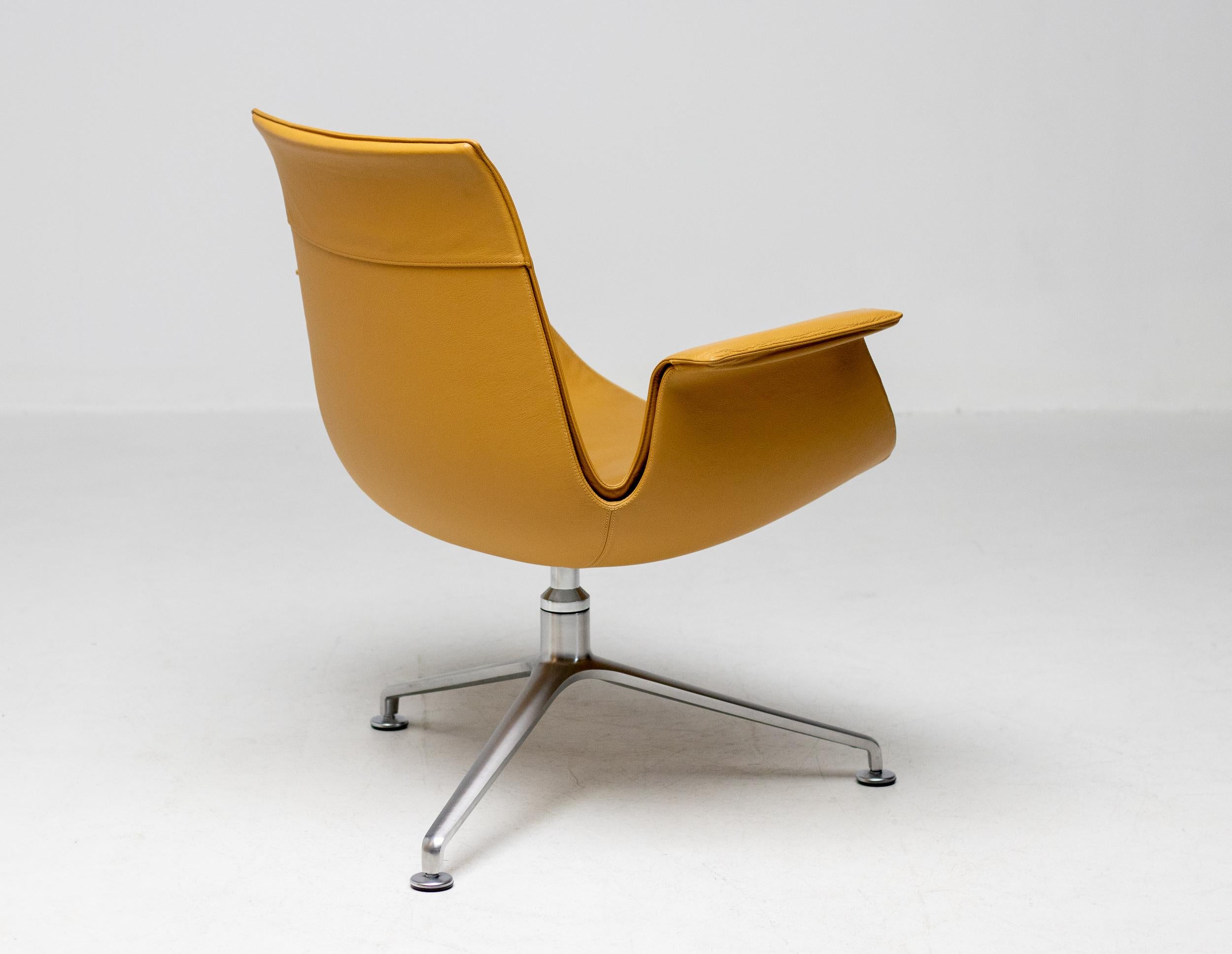 Beautiful cognac leather lounge chair designed by Jørgen Kastholm & Preben Fabricius. 
This so called Bird Chair with matte chrome plated tripod base is in excellent condition. 
Marked with Walther Knoll label.

Preben Fabricius (1931-1984) trained