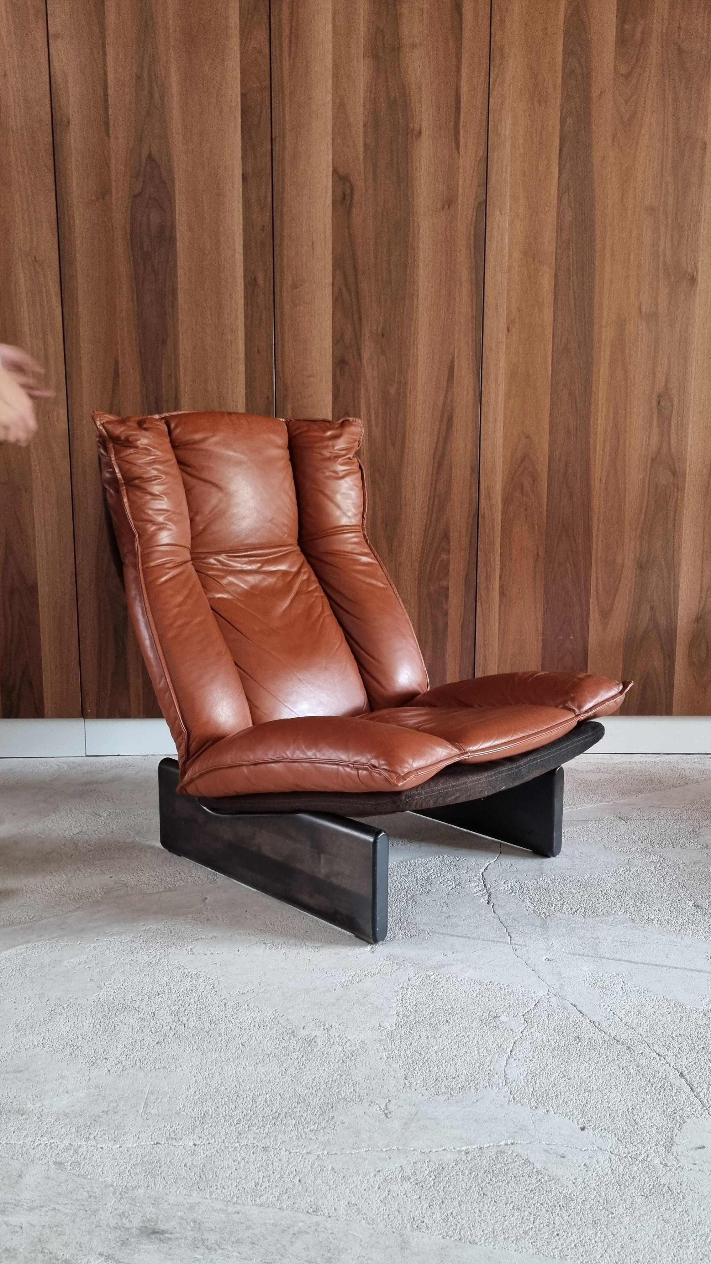 Mid-Century Modern Dutch Cognac Leolux Leather and Wood Lounge Chair, 1970s