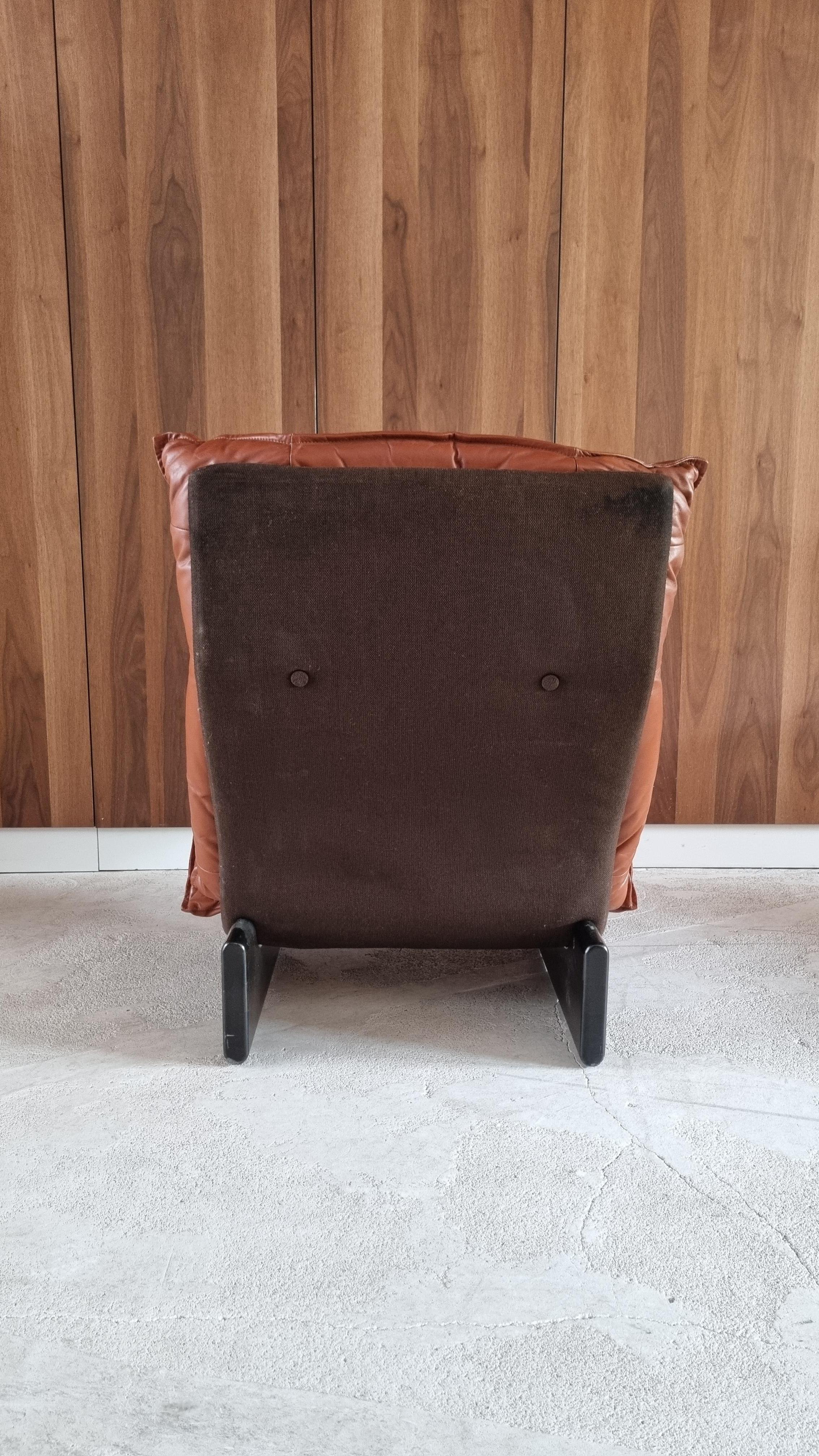 Dutch Cognac Leolux Leather and Wood Lounge Chair, 1970s 1