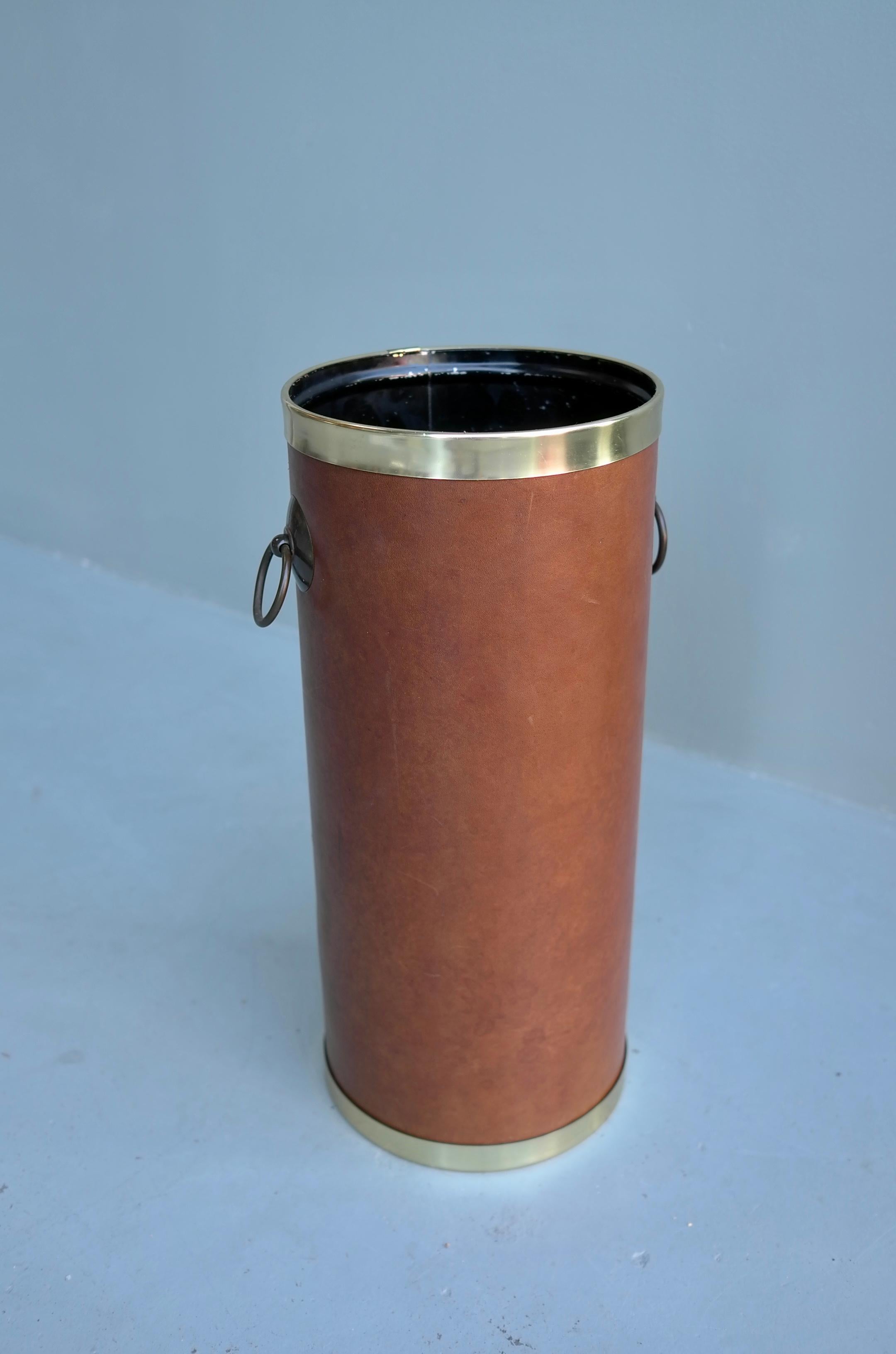 Cognac Mid-Century Modern Leather and Brass Umbrella Stand, France, 1960s For Sale 2