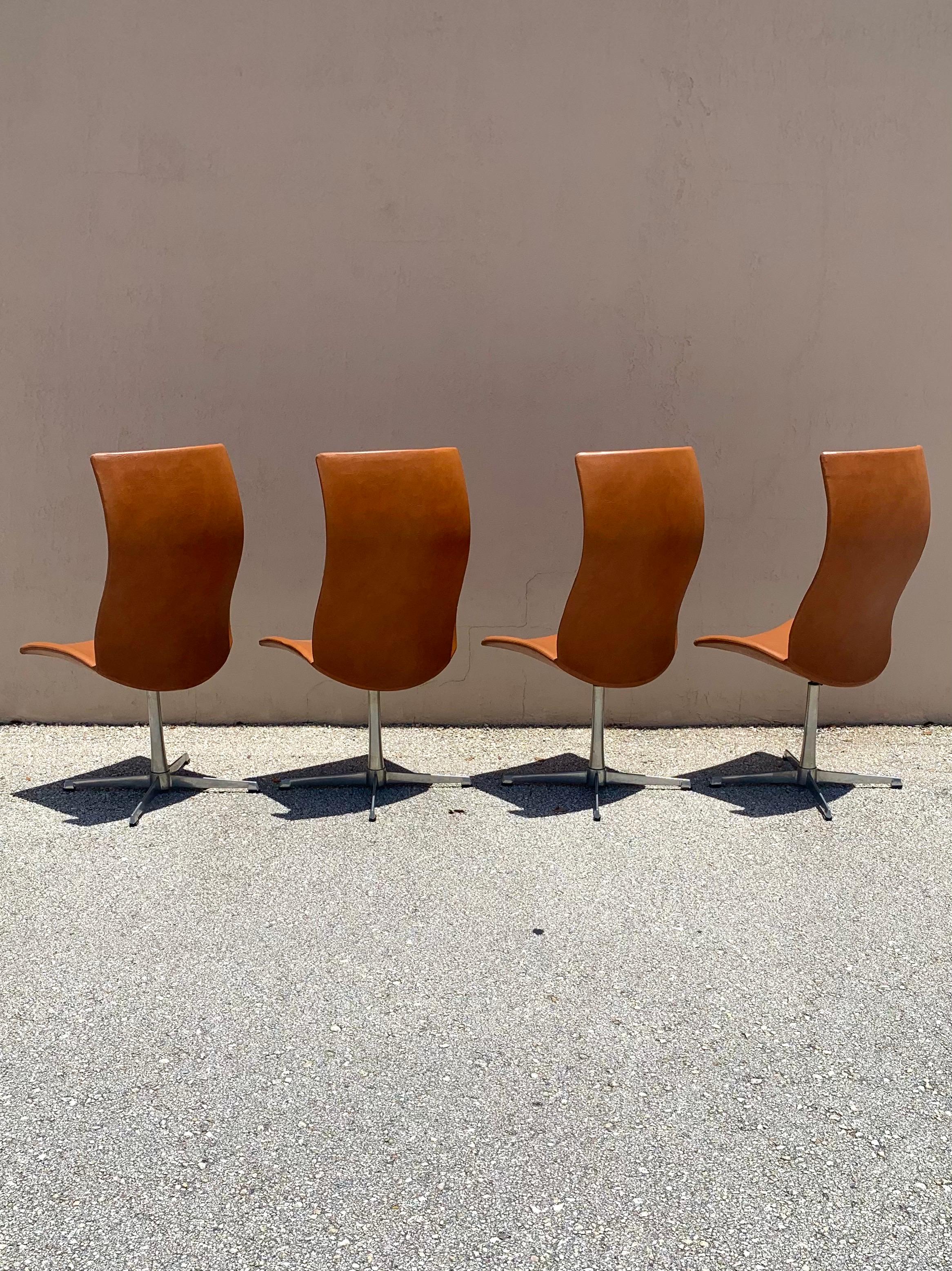 Mid-20th Century Cognac Overman High Back Swivel Dining Chairs, set of 4 For Sale