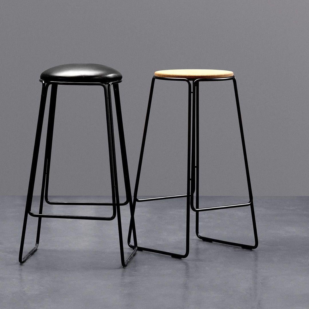 Postmoderne Tabouret d'accessoire cognac d'OxDenmarq en vente