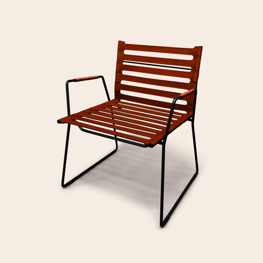 Cognacfarbener Sessel mit Riemen von Ox Denmarq
Abmessungen: T 59 x B 62 x H 77 cm
MATERIALIEN: Leder, schwarz pulverbeschichteter Stahl
Ebenfalls erhältlich: verschiedene Lederfarben.

Ox Denmarq ist eine dänische Designmarke, die sich zum Ziel