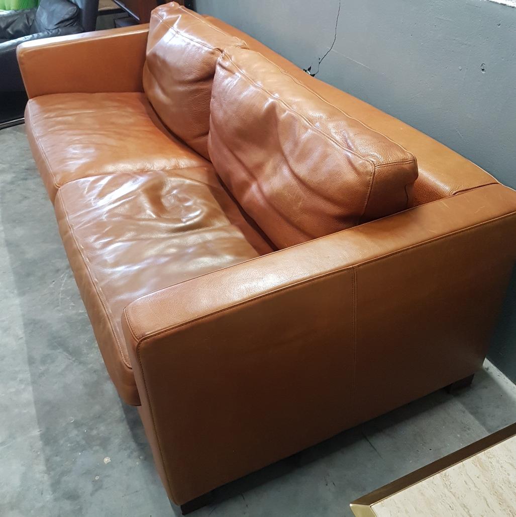 Cognac thick high quality leather two-seat sofa by Molinari (marked), 1990s
Is room for 3 people
With a beautiful patina.