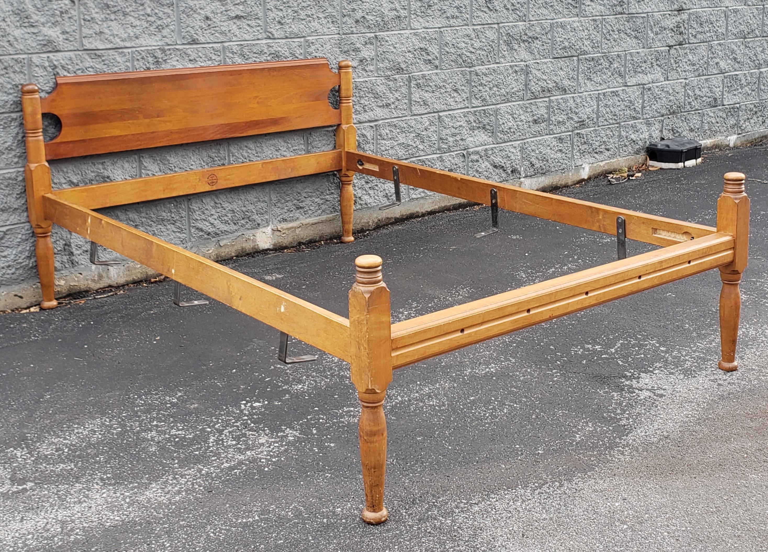 A Cohasset Colonials by Hagerty American Colonial Style Maple Full Size Bedframe in good vintage condition.  