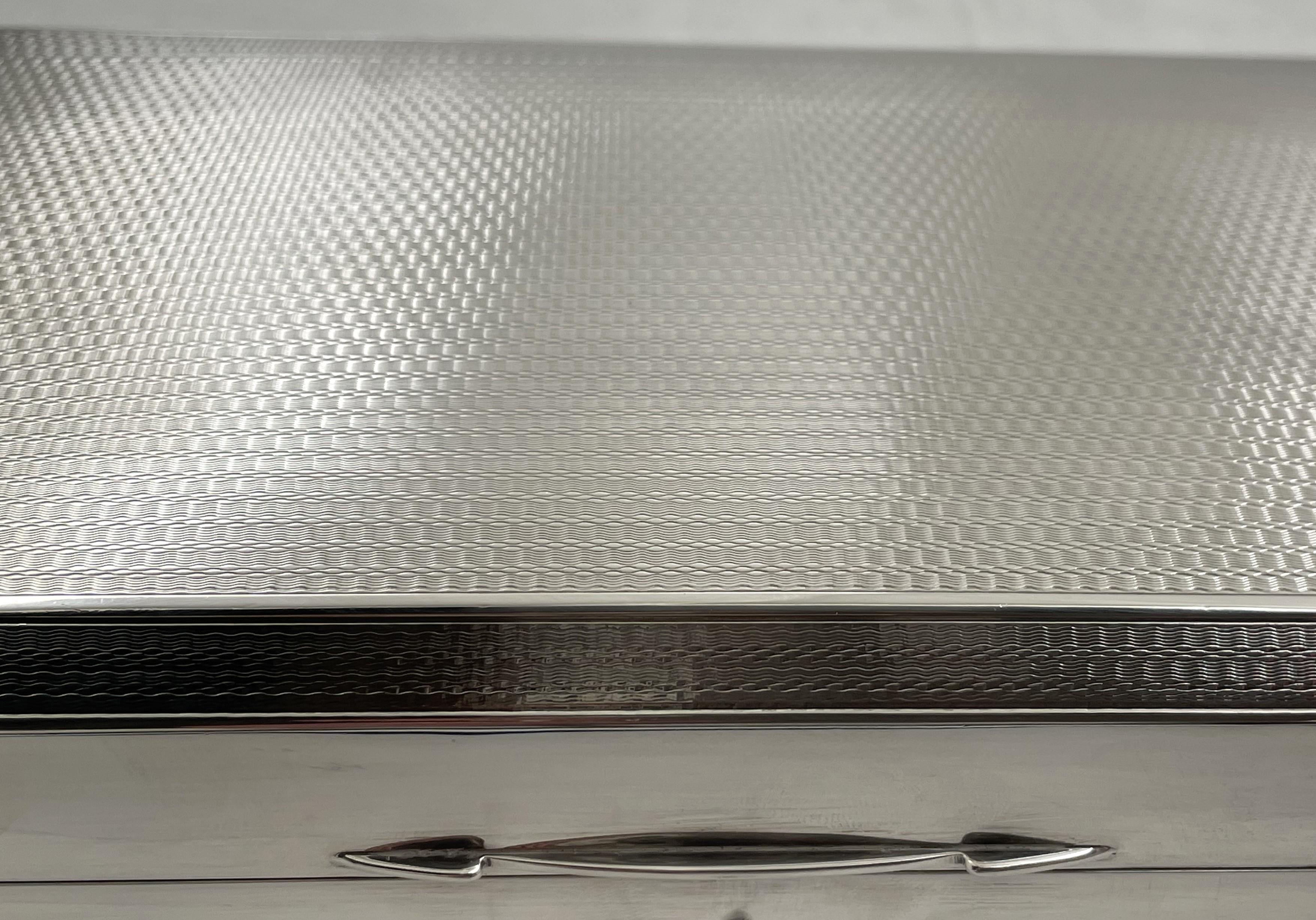 Inizio XX secolo Cohen & Solomon - Scatola per sigari/umidificatore in argento Sterling 1918 in stile Art Deco in vendita