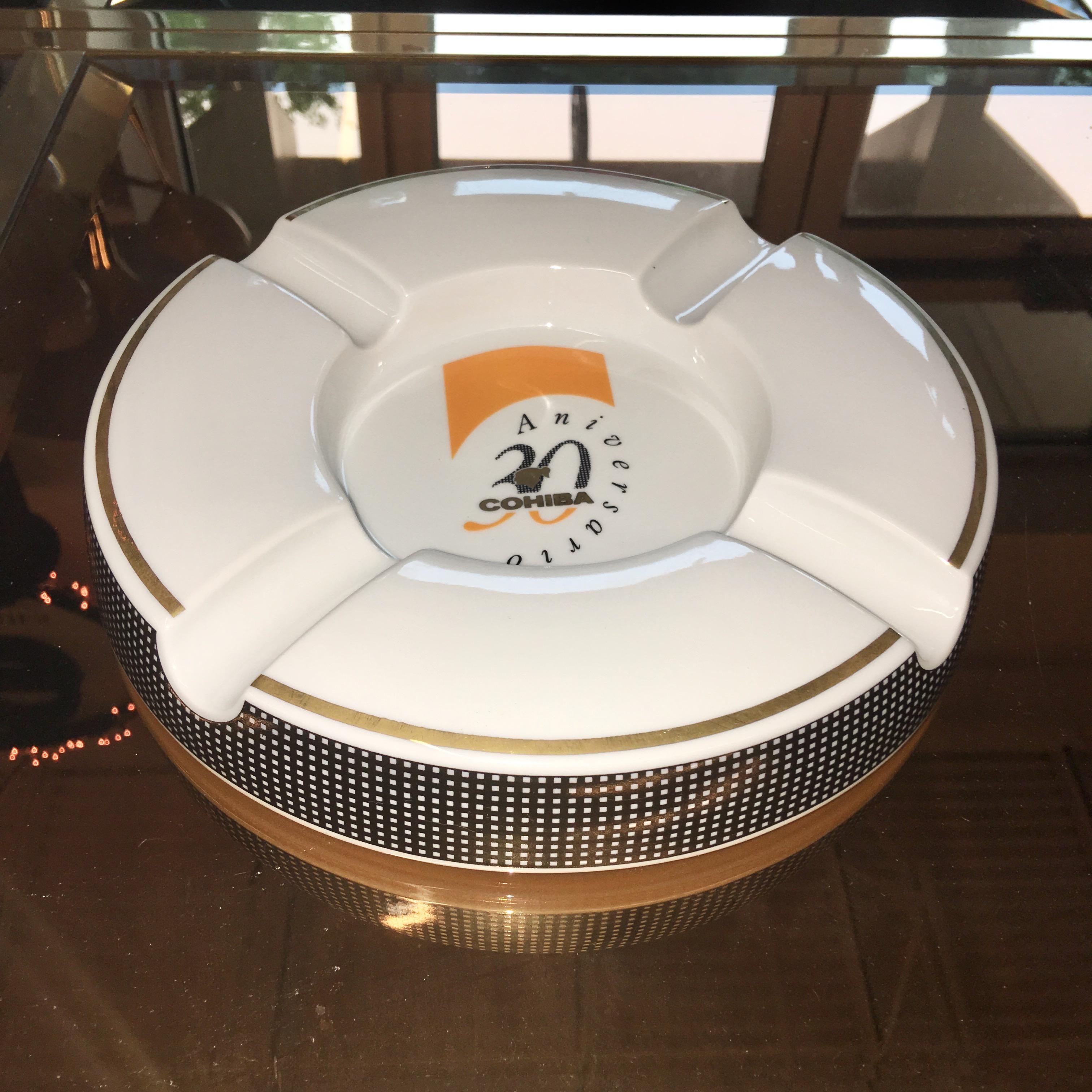 Posacenere per sigari Cohiba Edizione Speciale 30° Anniversario In condizioni buone in vendita a Hanover, MA