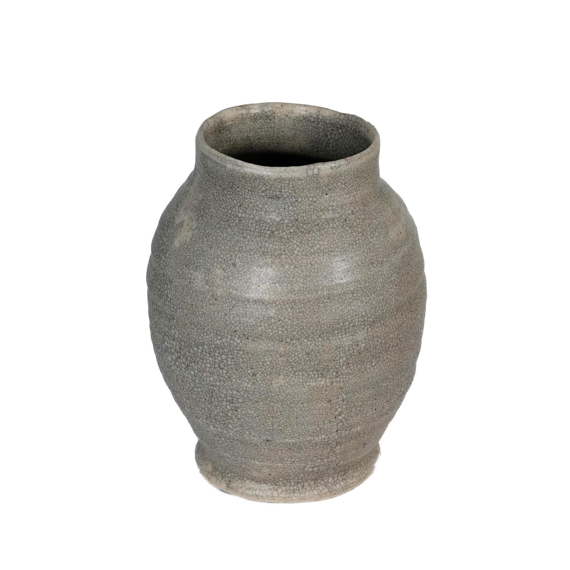 Cohiki Vetus vase III by Studio Cúze
Dimensions: W 20 x H 25.5 cm
Materials: ceramic

This rustic vase with its shape and contours is a perfect addition to your garden or balcony. Thanks to its size of 20 x 25.5cm, you have enough volume for a