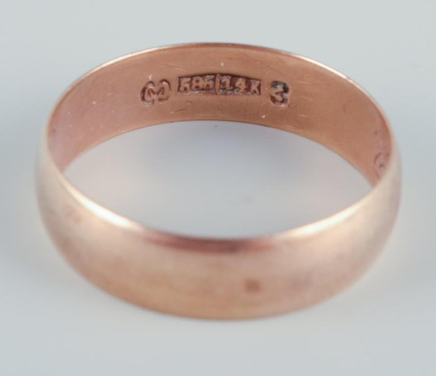 Cohr, 14 karat gold alliance ring. Dated 1948.  In Excellent Condition For Sale In bronshoj, DK