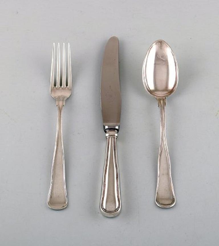 Cohr, Danish silversmith and others. Lunch cutlery in silver. Complete set for six people. Dated 1930-1950.
In very good condition.
Stamped.
The lunch knife measures: 20.3 cm.









 