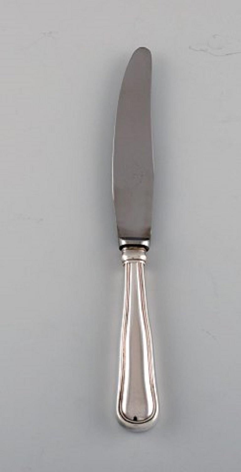 Cohr, Danish silversmith. Three lunch knives in silver 830, and stainless steel, 1930s.
In very good condition.
Stamped.
Measures: 20.5 cm.
