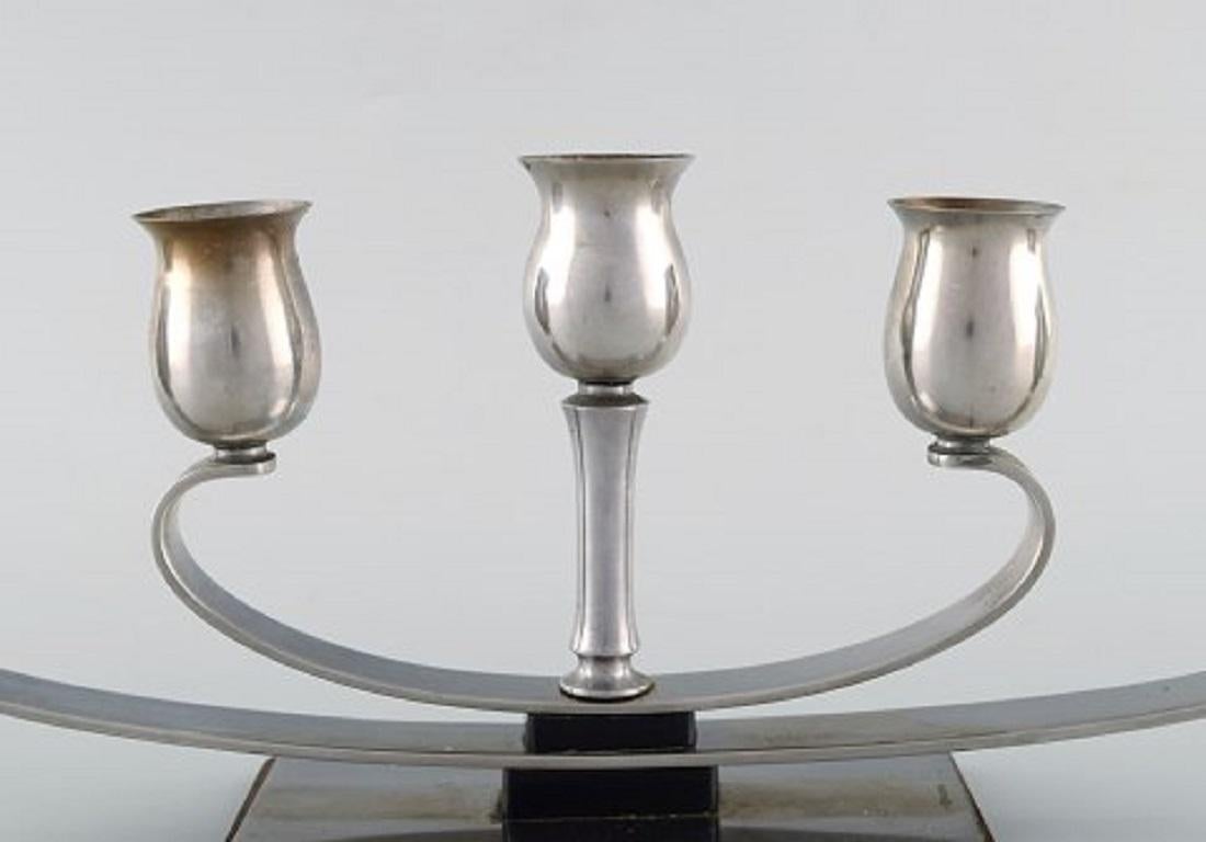 Cohr, Denmark. Five-armed candleholder in stainless steel, mid-20th century.
In very good condition.
Measures: 31 x 13 cm.
Stamped.