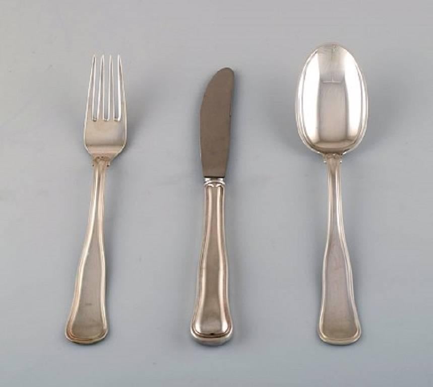 Cohr Old Danish silver cutlery for six persons. A total of 18 pieces.
The set consists of six spoons, six forks, six knives.
Stamped 830S and Cohr.
In very good condition.
Knife measures 20 cm.
