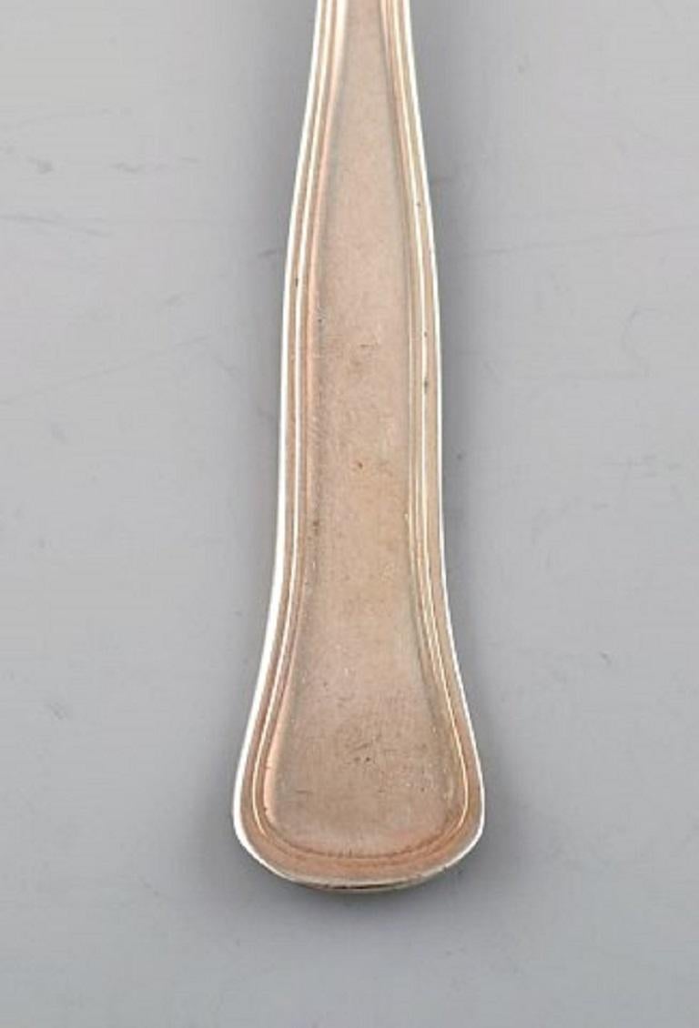 Cohr oyster fork, silver cutlery, 1940s-1950s.
4 pieces, in stock.
Measures 14.5 cm.
Stamped: COHR, 830S.
In very good condition.