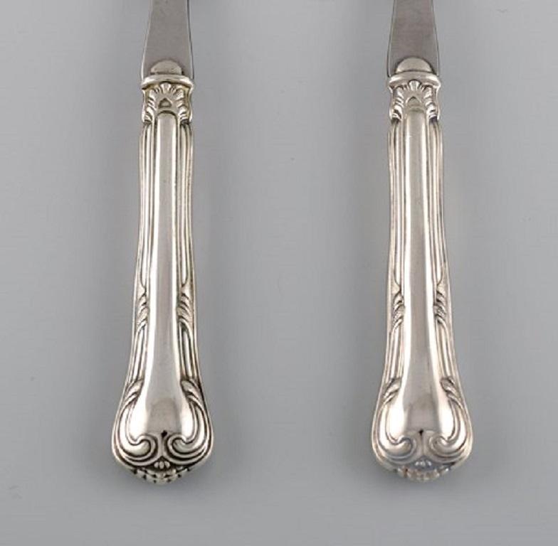 Cohr salad set in silver and stainless steel. 1910s / 20s.
Measure: Length: 18 cm.
Stamped.
In excellent condition.
Our skilled Georg Jensen silversmith / goldsmith can polish all silver and gold so that it looks like new. The price is very