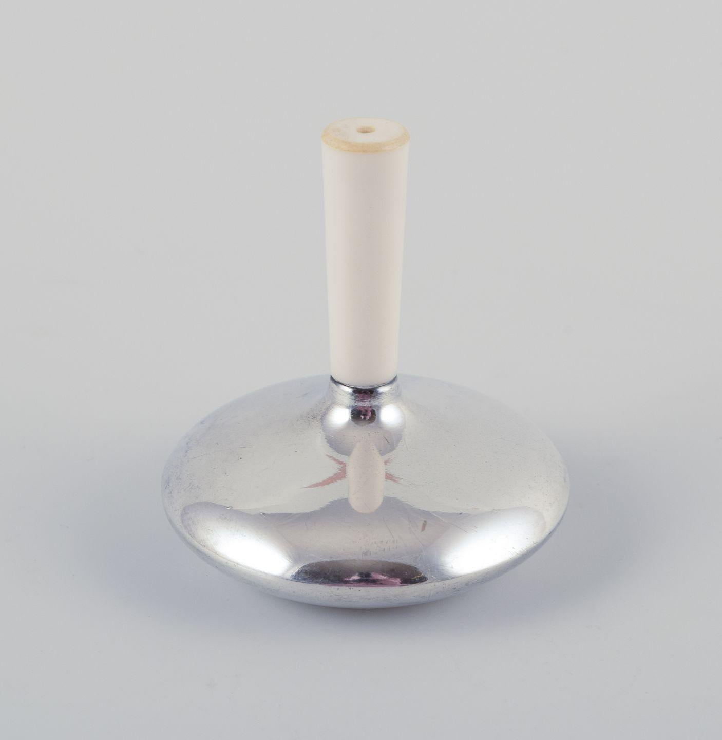 GEBRAUCHTWAREN SIND FÜR KUNDEN IN DEN USA, GROSSBRITANNIEN, AUSTRALIEN UND KANADA VON DEN EINFUHRZÖLLEN BEFREIT.   
DAHER FALLEN FÜR IHREN KAUF KEINE EINFUHRZÖLLE AN. 

Cohr Salz- und Pfefferstreuer aus Silberblech.
Modernes und schlankes