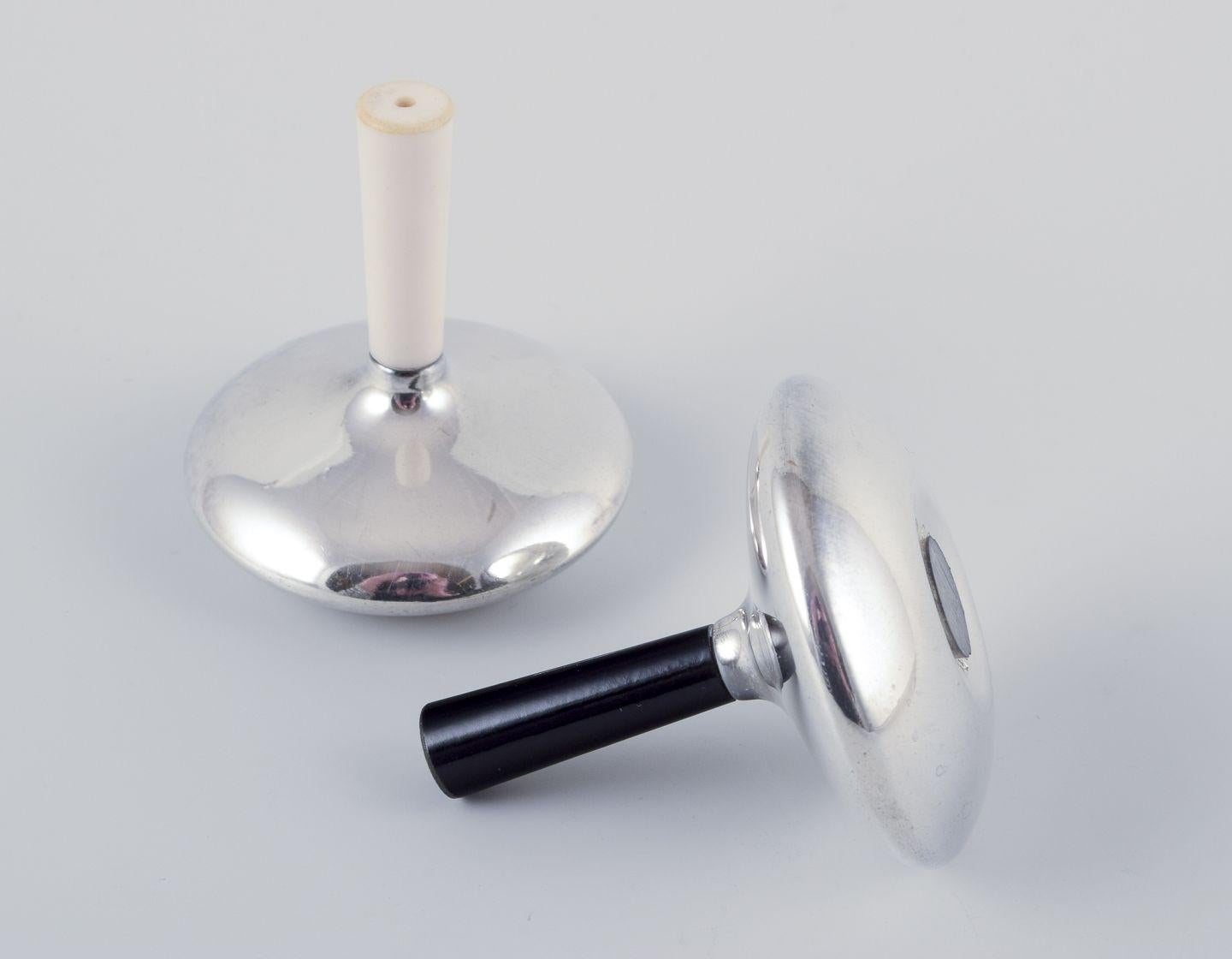 Cohr Salz- und Pfefferstreuer aus Silberblech. Modernistisches Design. Mitte des 20. Jahrhunderts (Dänisch) im Angebot