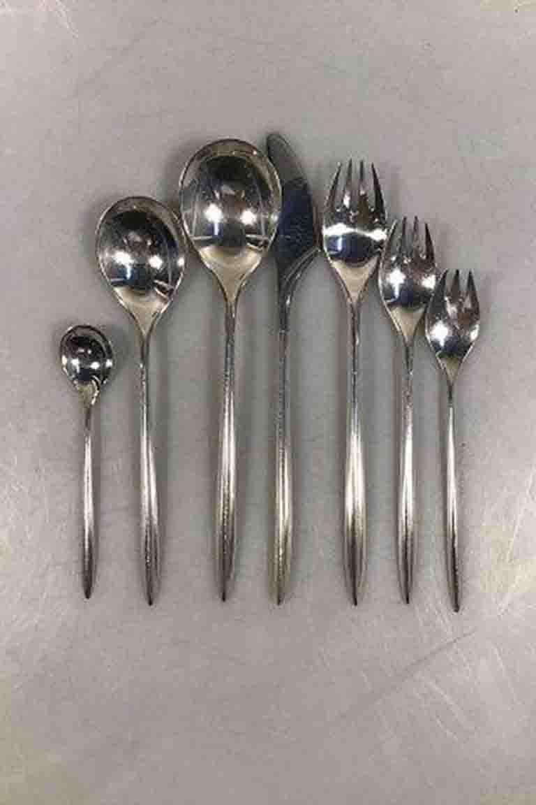 Cohr Trinita sterling silver set for 6 people (42 pcs).

Set consists of

6 x Dinner Knives 21,5cm/8.46