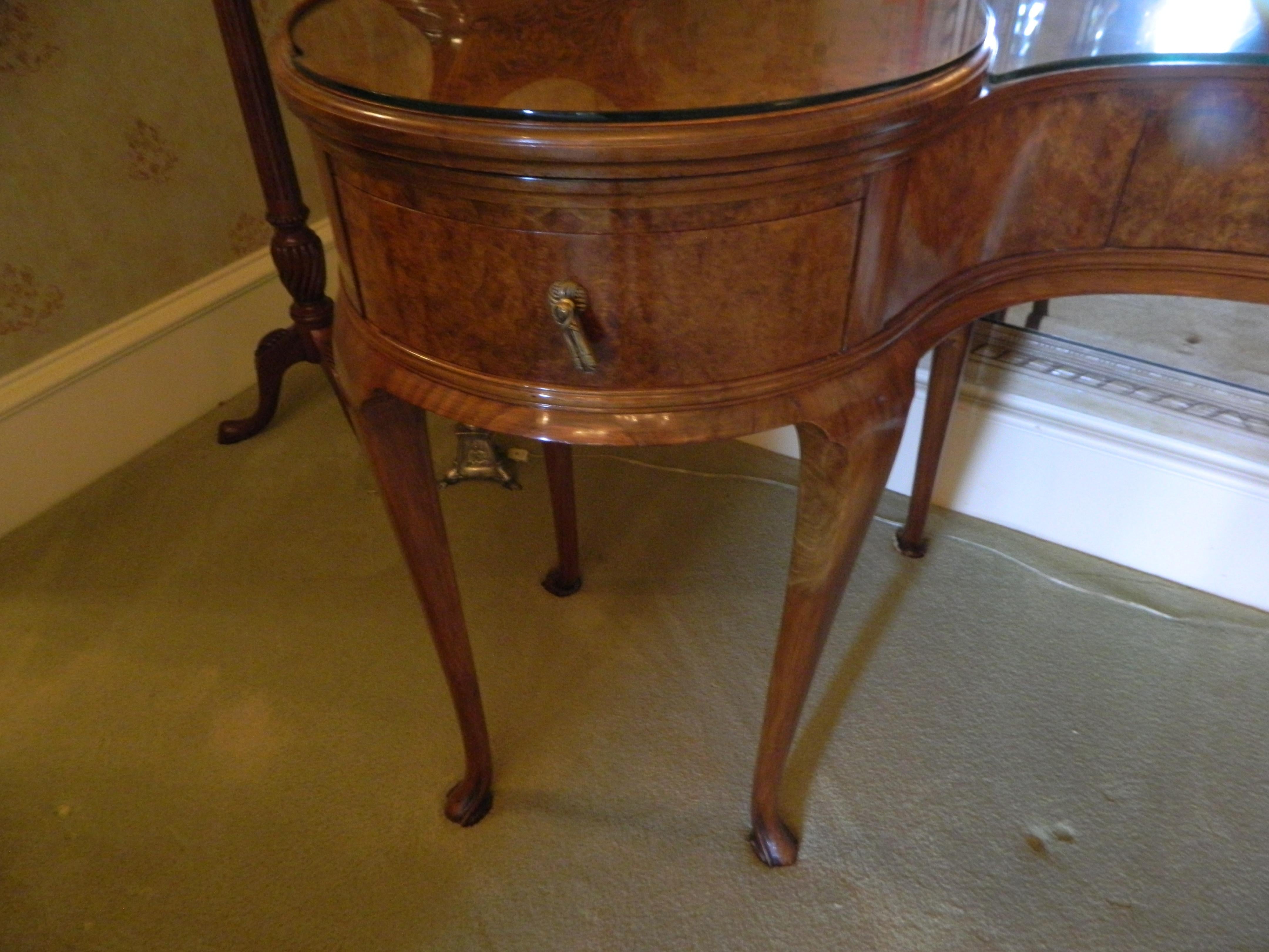 Mahogany Coiffeuse or Dressing Table with Three Mirrors on Pad Feet, 19th Century