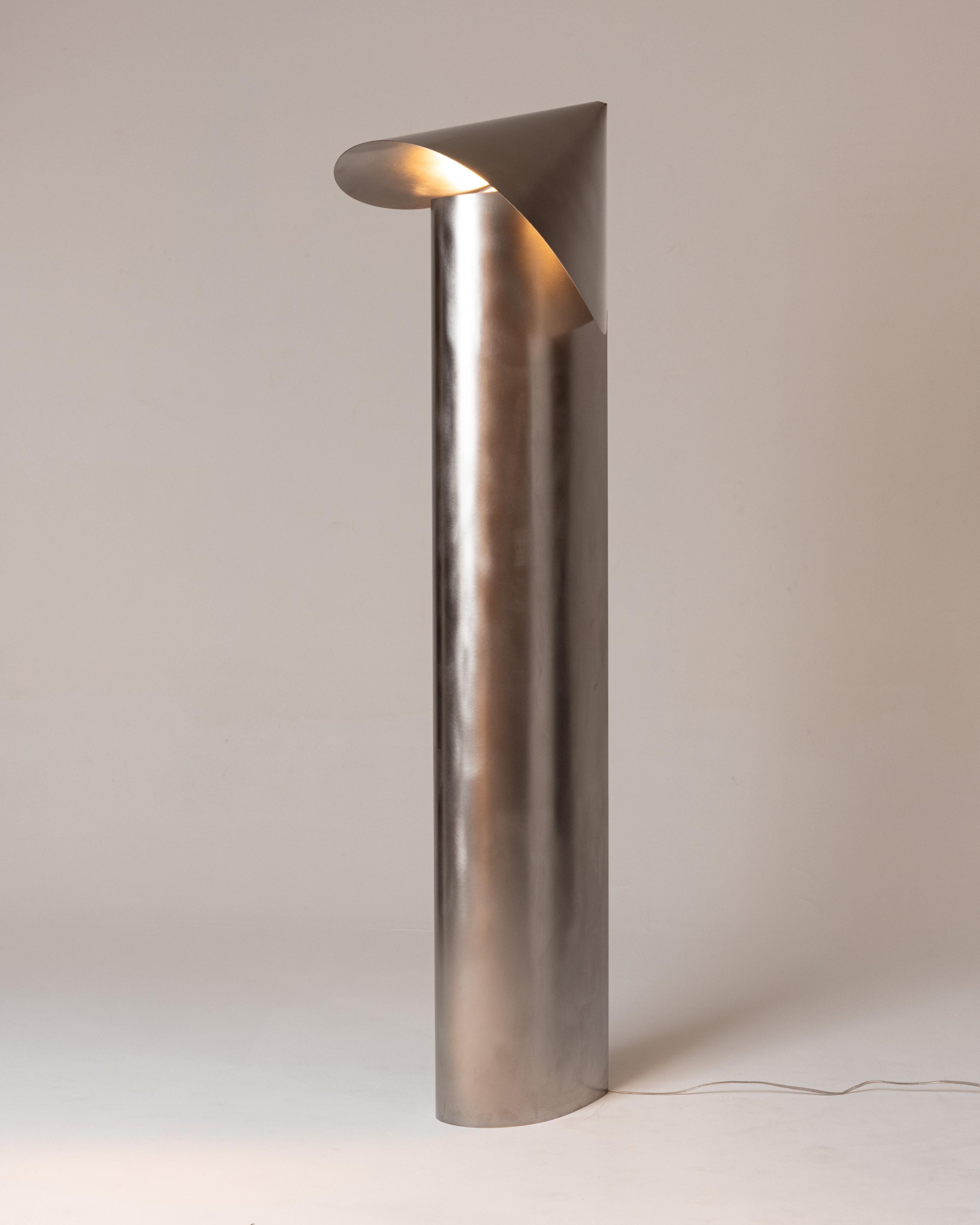 Lámpara de pie Coil de acero inoxidable en Nuevo estado para la venta en PARIS, FR