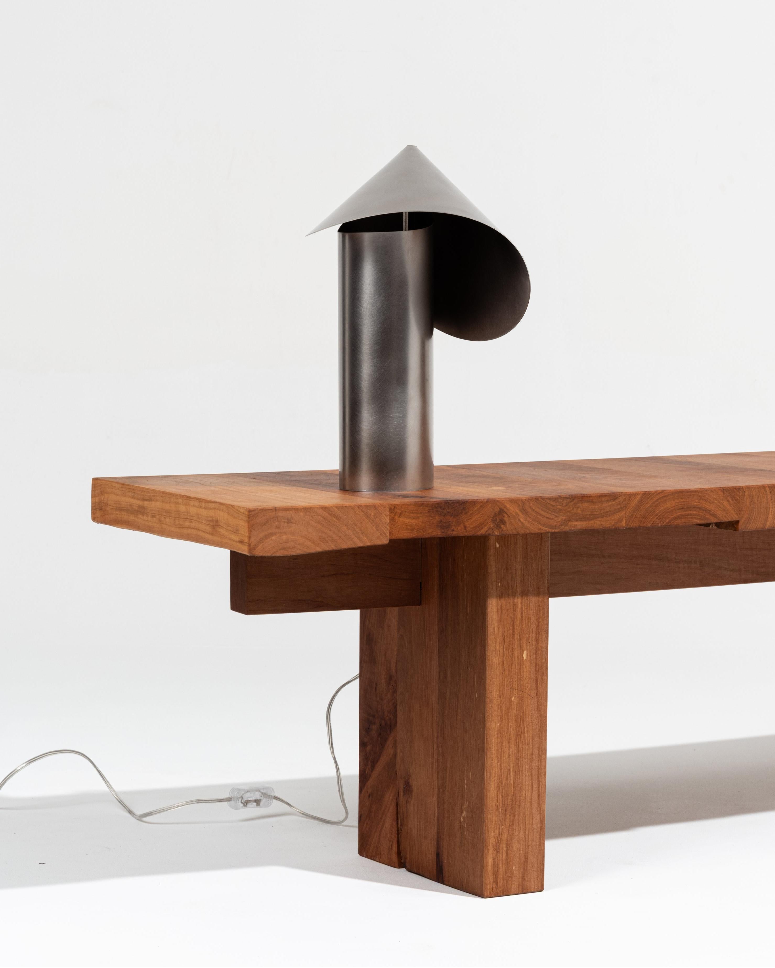 Lampe à spirale en acier inoxydable, sélectionnée par la Galerie Paradis et réalisée par Paul Coenen, 2025
Les lampes 