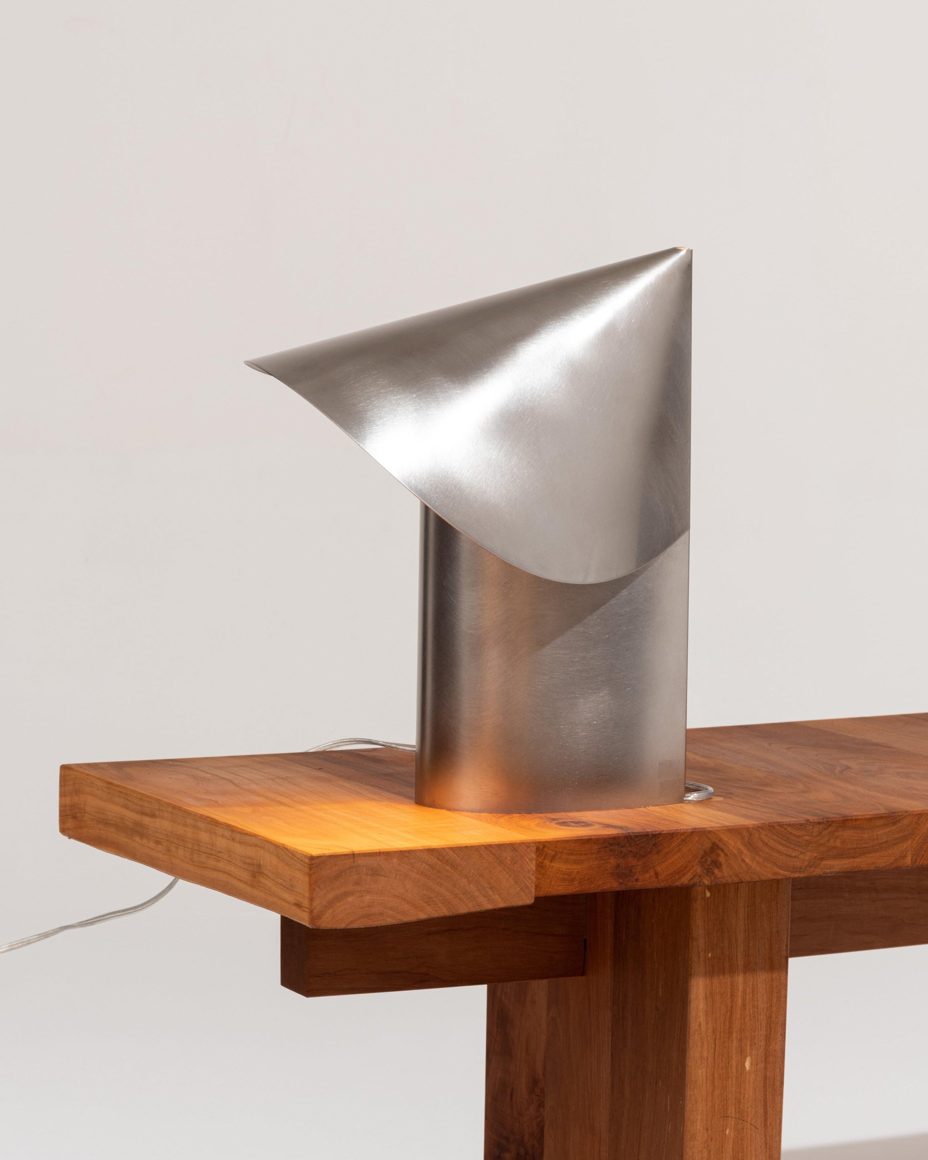 Lampe à serpentin en acier inoxydable Neuf - En vente à PARIS, FR