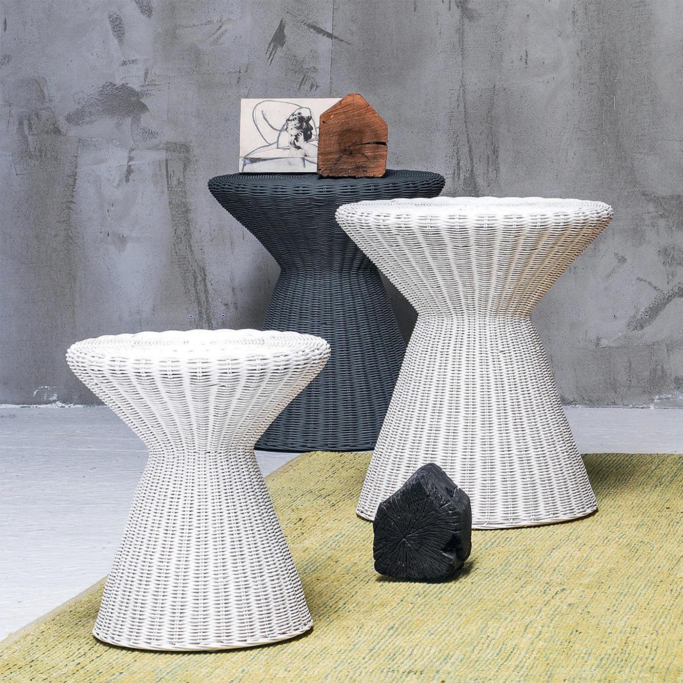 Coil White Side Table In New Condition For Sale In Paris, FR