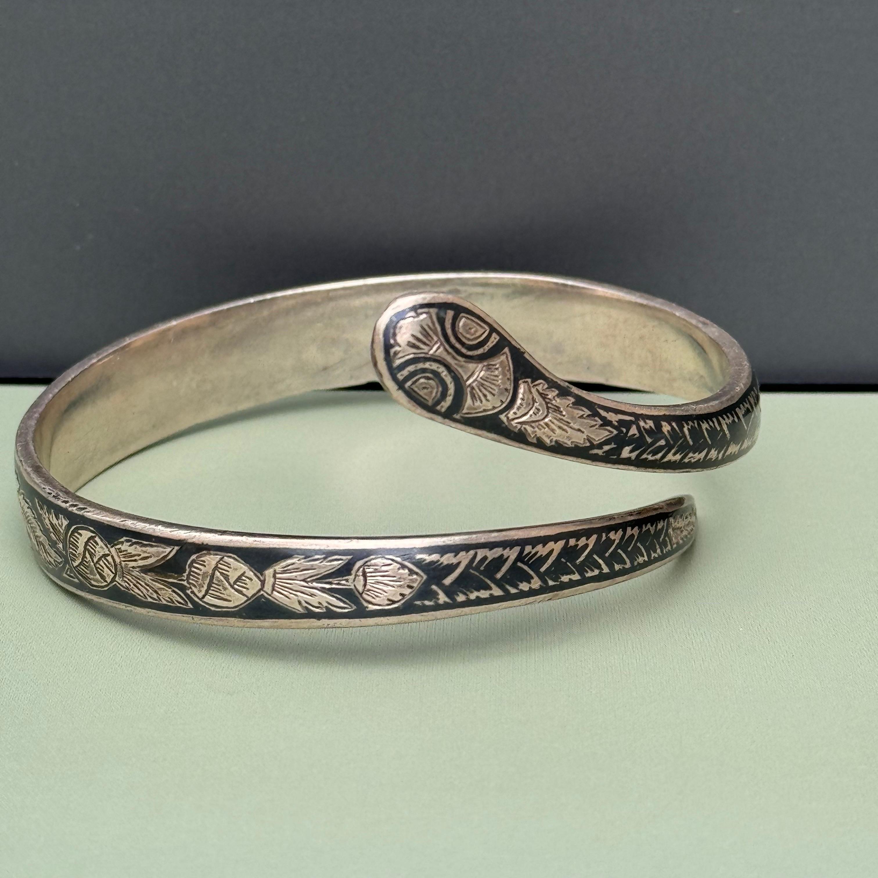 Antique solid 900 Silver Niello Coiled Snake Armlet Bangle - A captivating piece showcasing intricate niello work depicting coiled snake, accentuated by hand-engraved details. Crafted in higer grade silver, this armlet bangle exudes antique charm