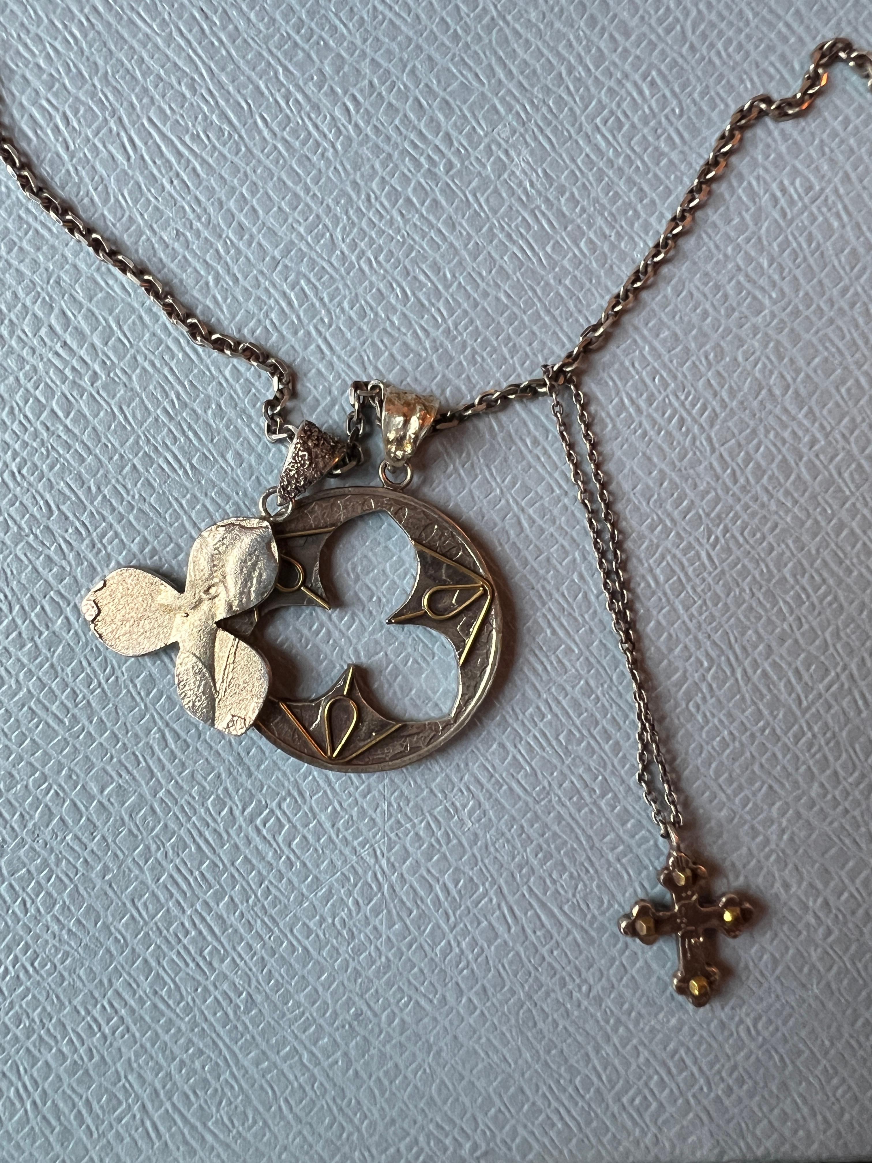 Collana a catena con medaglia Croce di Trifoglio A. Silver In condizioni Nuovo in vendita a Los Angeles, CA