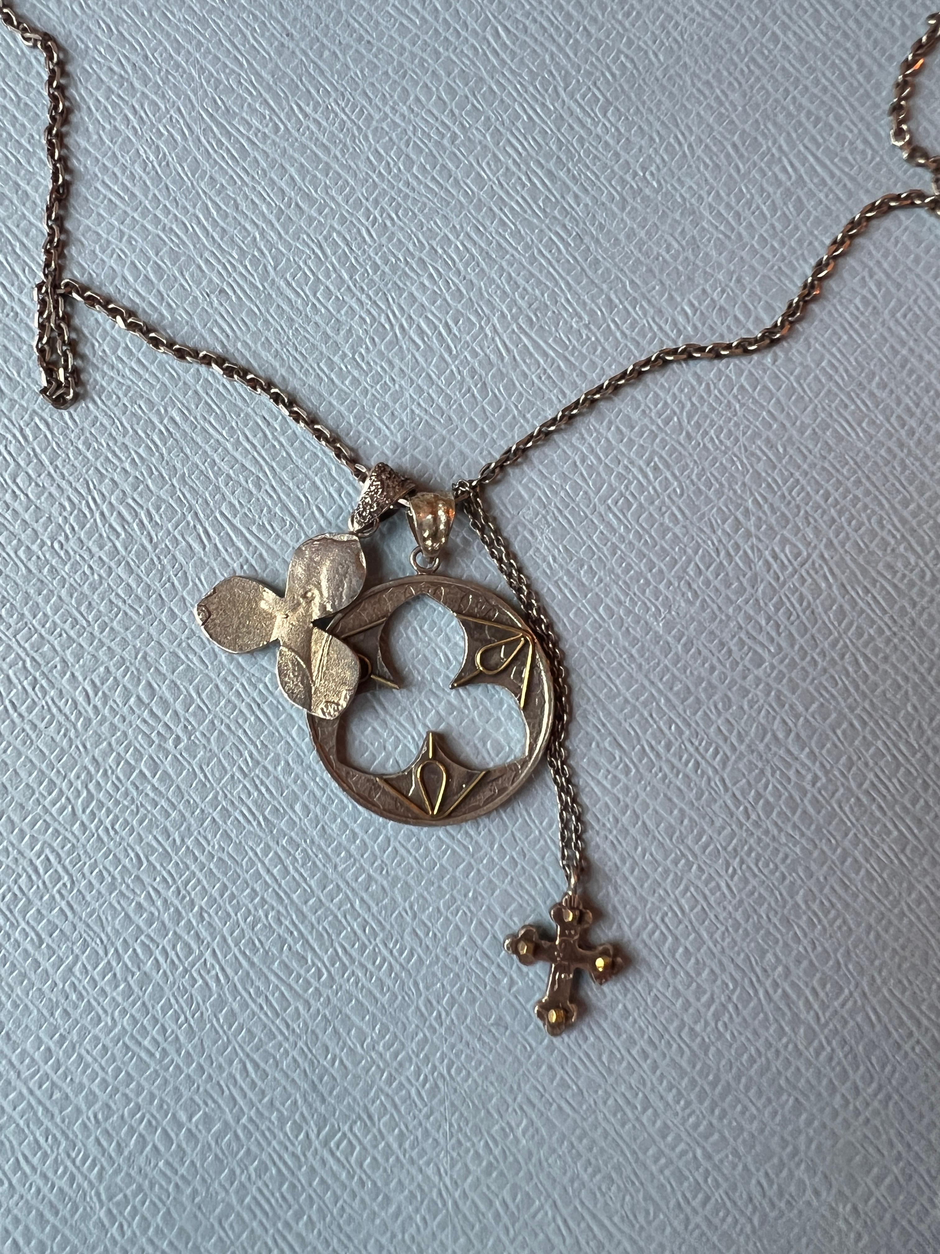 Collana a catena con medaglia Croce di Trifoglio A. Silver in vendita 1