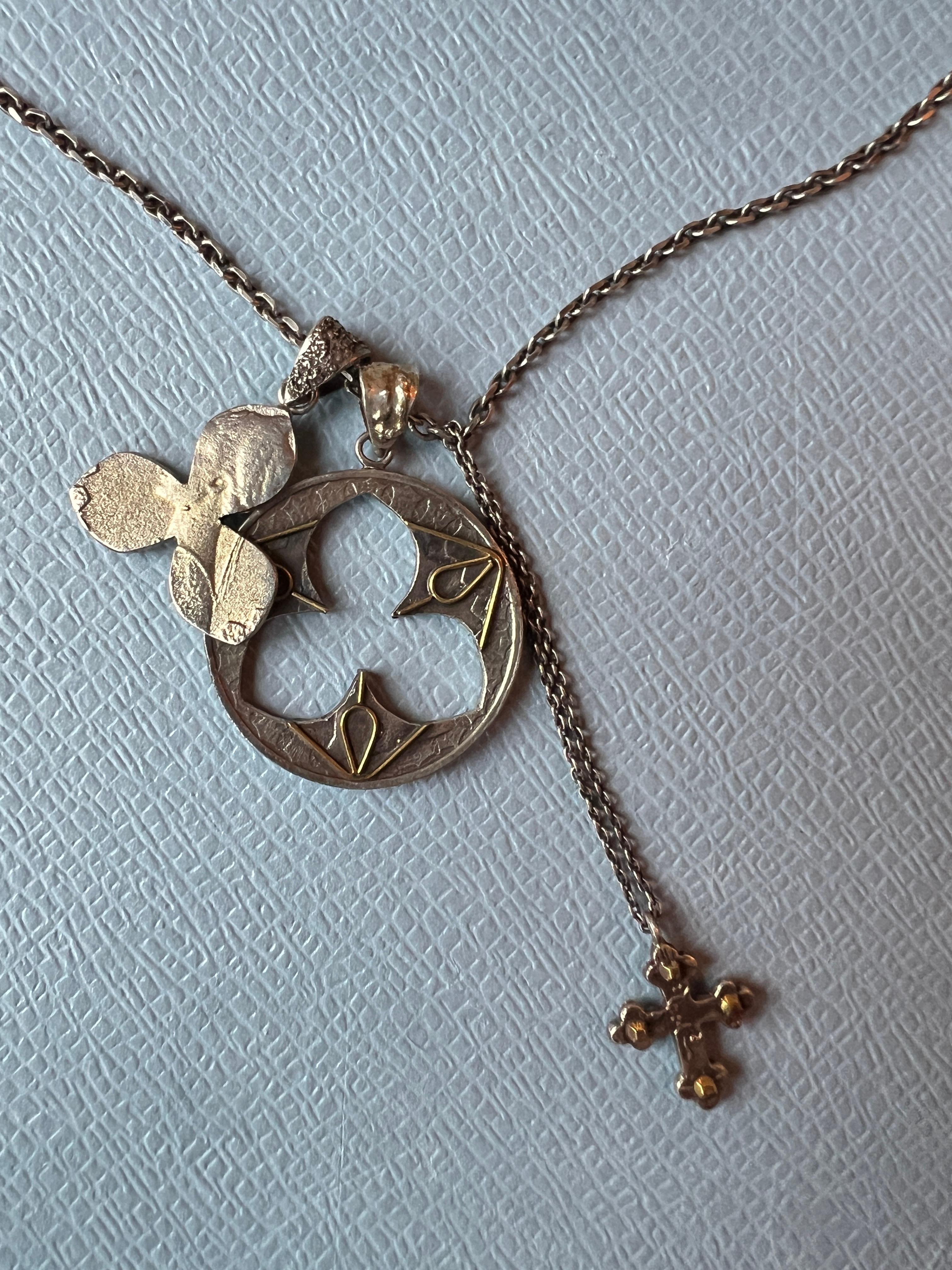 Collana a catena con medaglia Croce di Trifoglio A. Silver in vendita 2