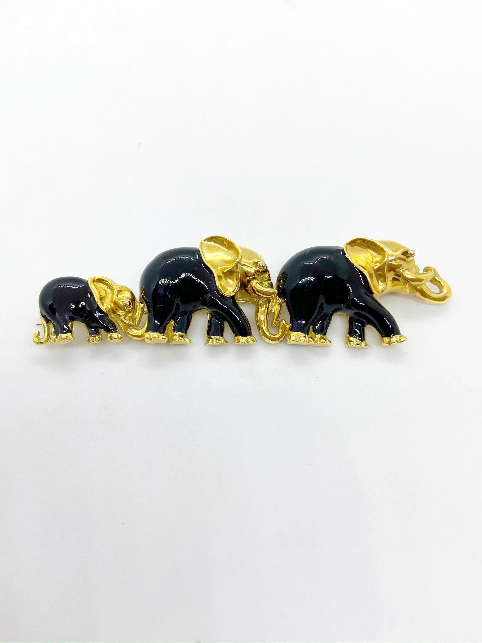 Coin Roberto 18 Karat Yellow Gold and Black Enamel 3 Elephants Brooch In New Condition In New York, NY