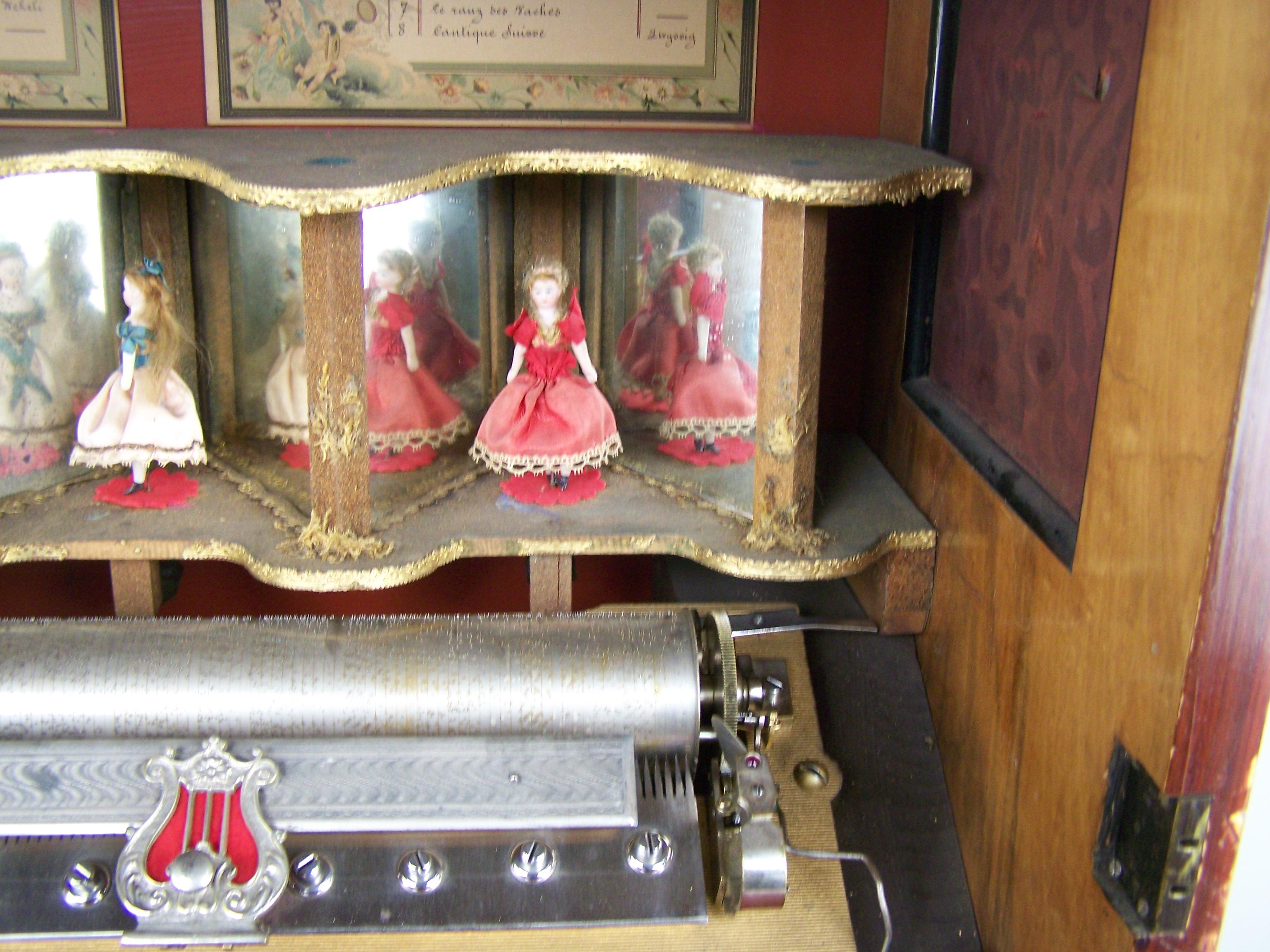 Swiss Coin-up Musical Station Box with 3 dancing dolls