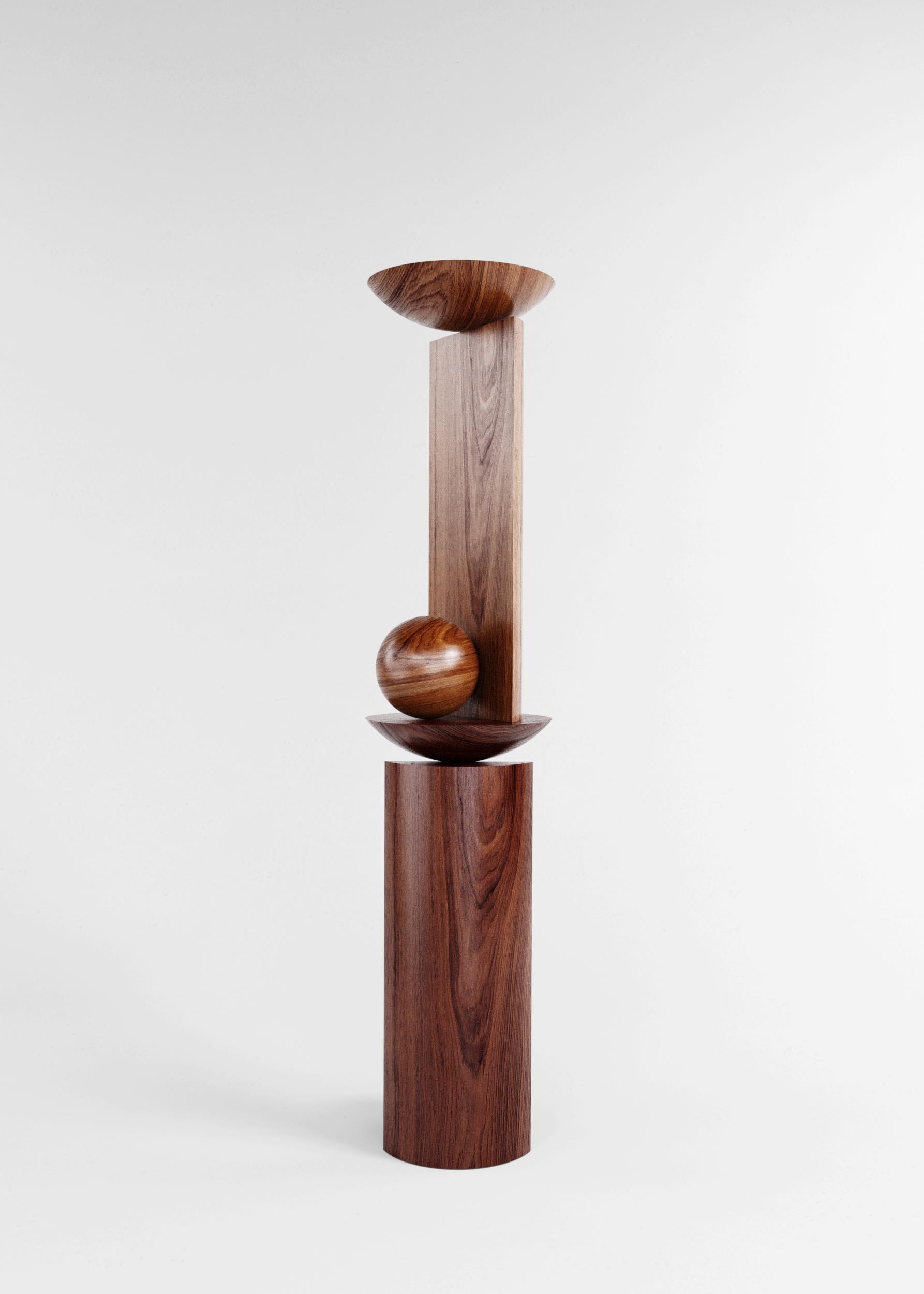 Moderne Table d'appoint sculpturale Coito en bois de feuillus tropical de Pedro Paulo Venzon en vente
