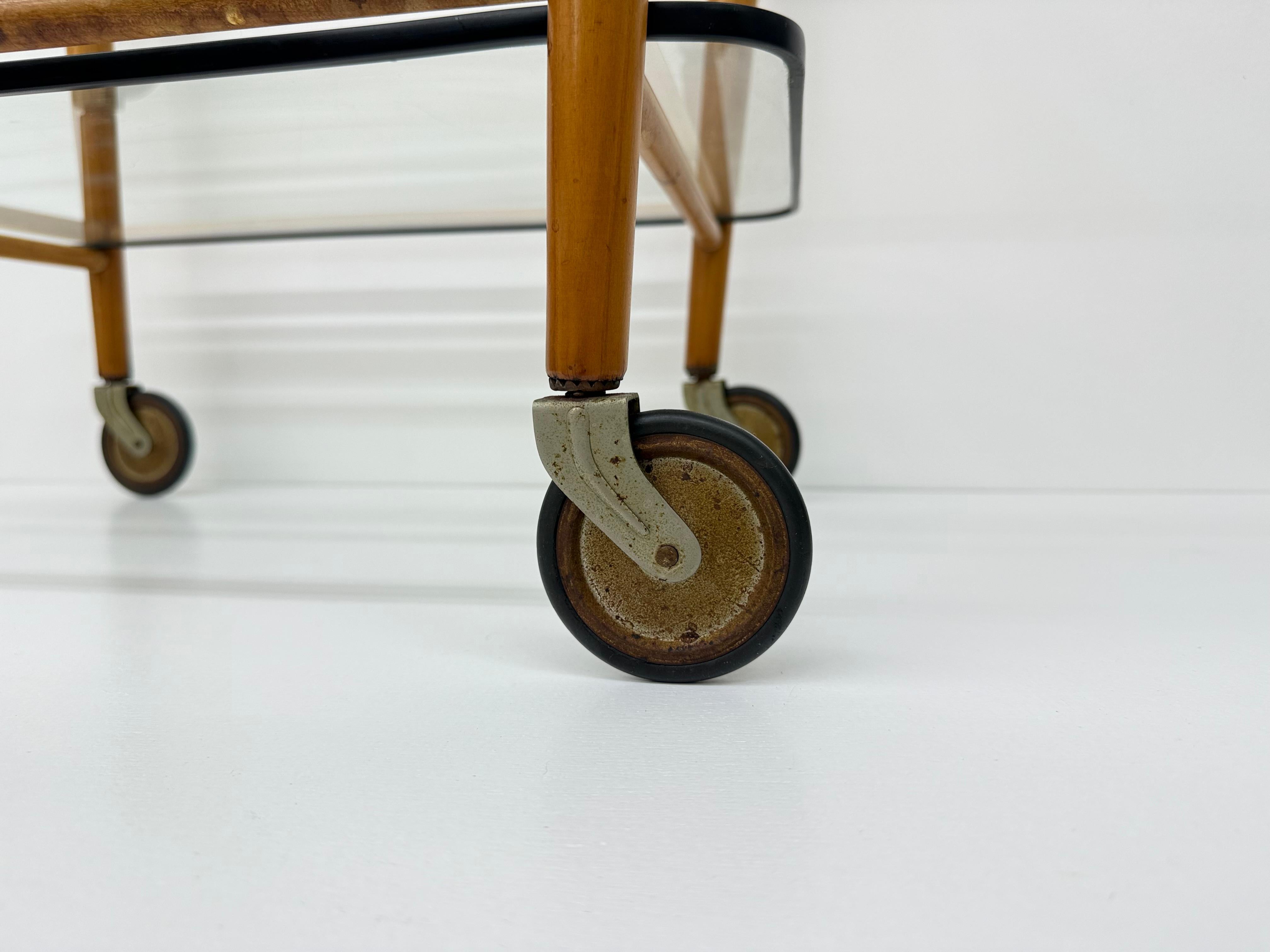 Table d'appoint en bois et verre Coja Culemburg modèle 1127 , années 1970 en vente 7