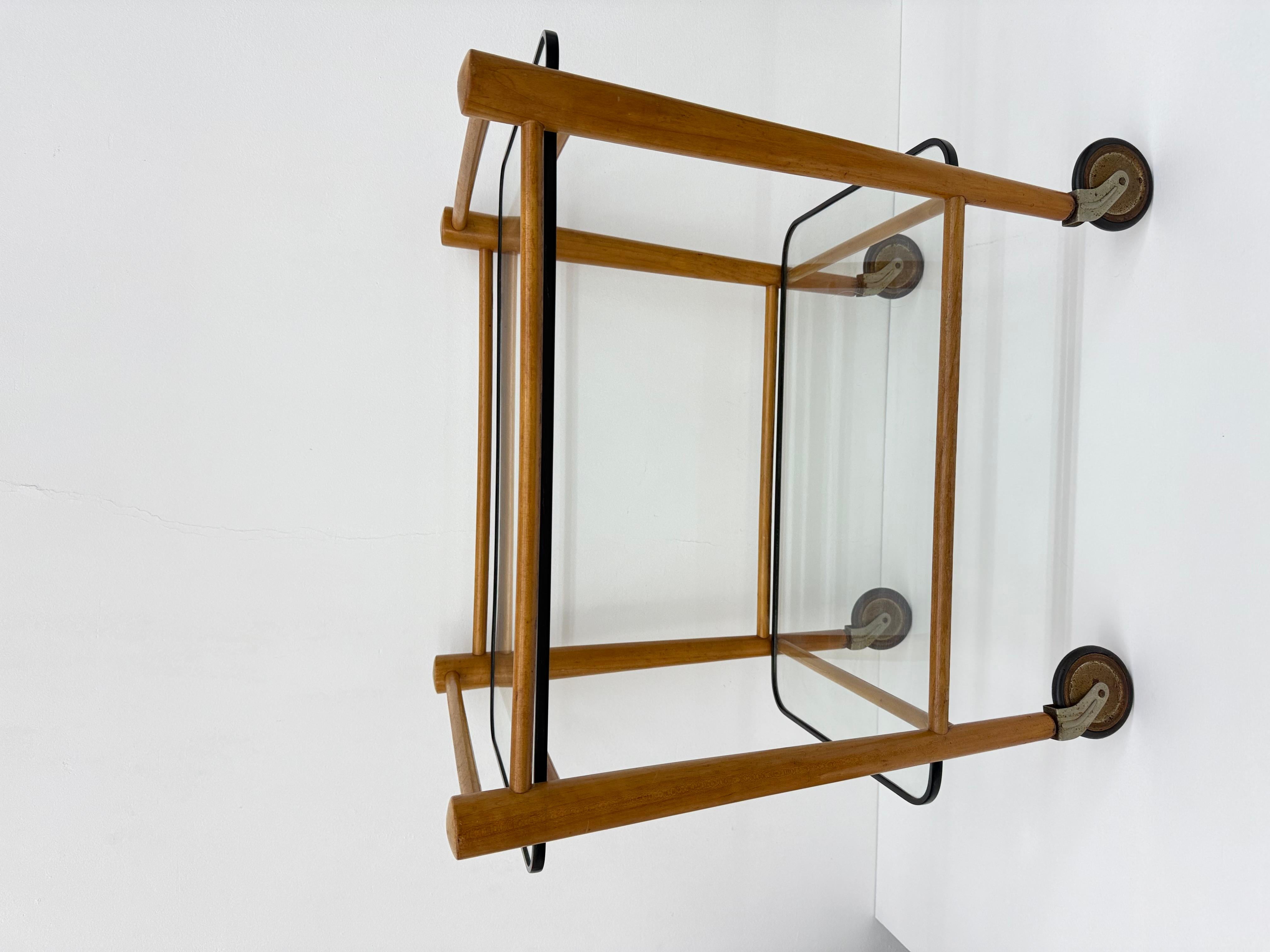 Néerlandais Table d'appoint en bois et verre Coja Culemburg modèle 1127 , années 1970 en vente