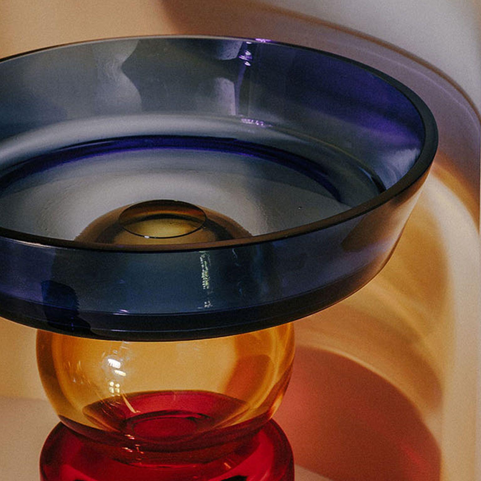 Contemporary Blau Gelb Rot Obst Vase Geblasenes Glas Handcrafted Natalia Criado (Moderne) im Angebot
