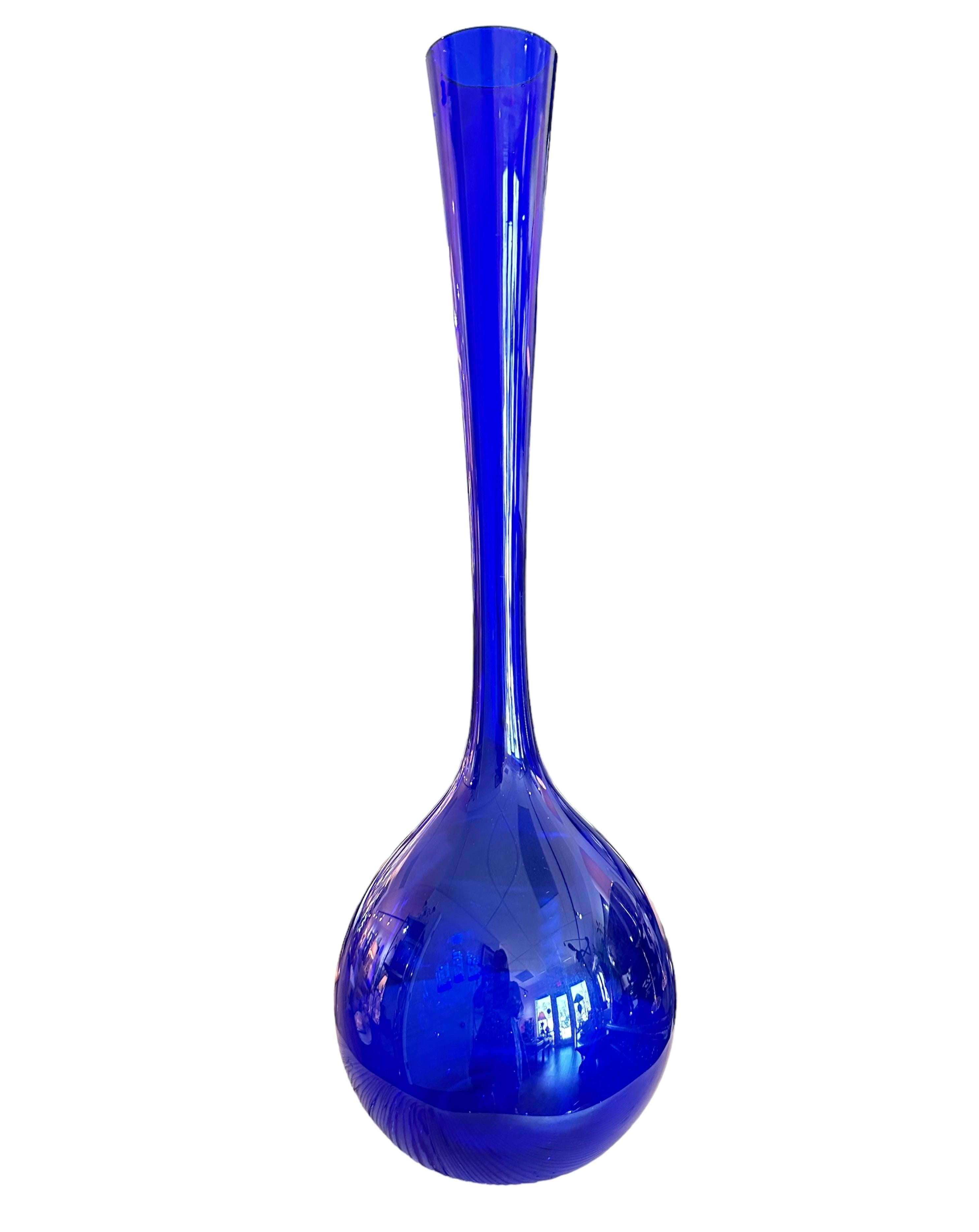 Colbolt Blue MCM Vase Attributed to Arthur Percy for Gullaskrut In Good Condition In Jupiter, FL