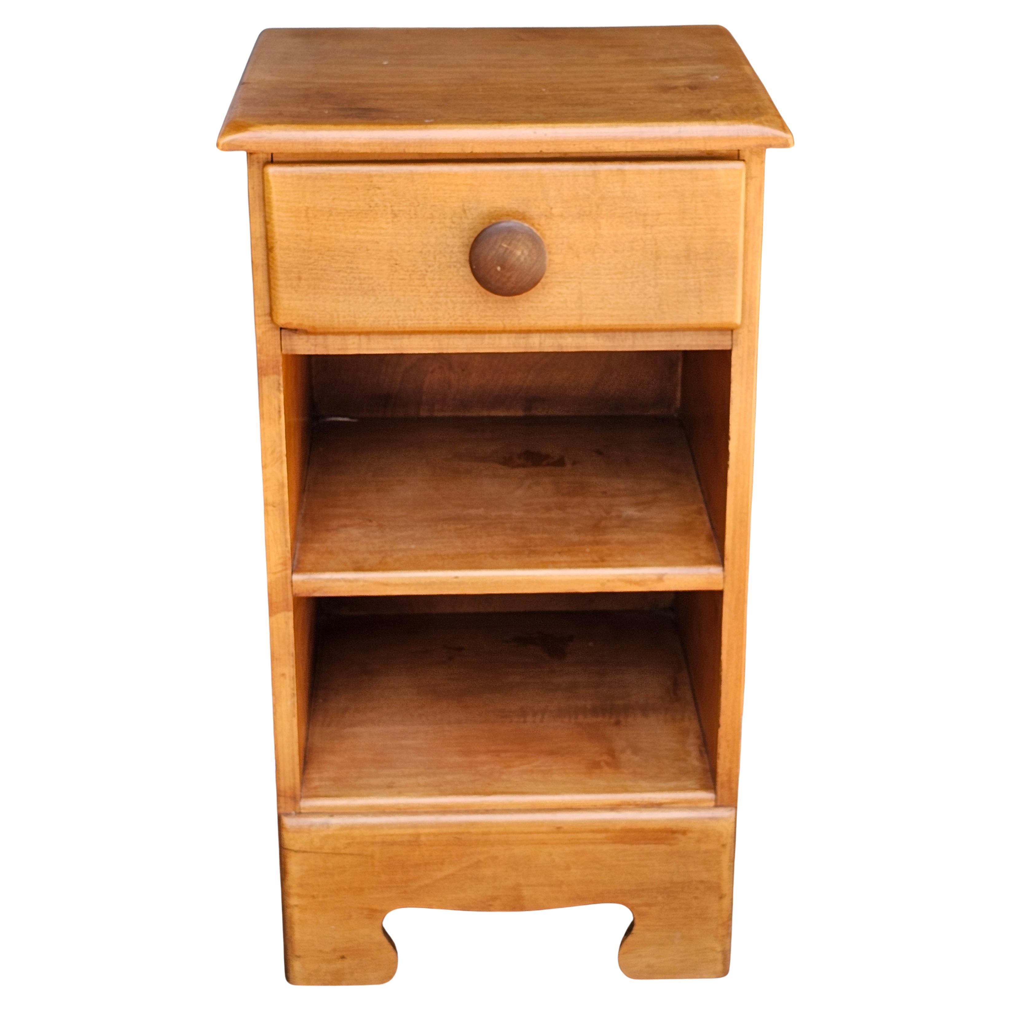Comodino a un cassetto in acero massiccio "Old Townes Finish" di Colchester Group