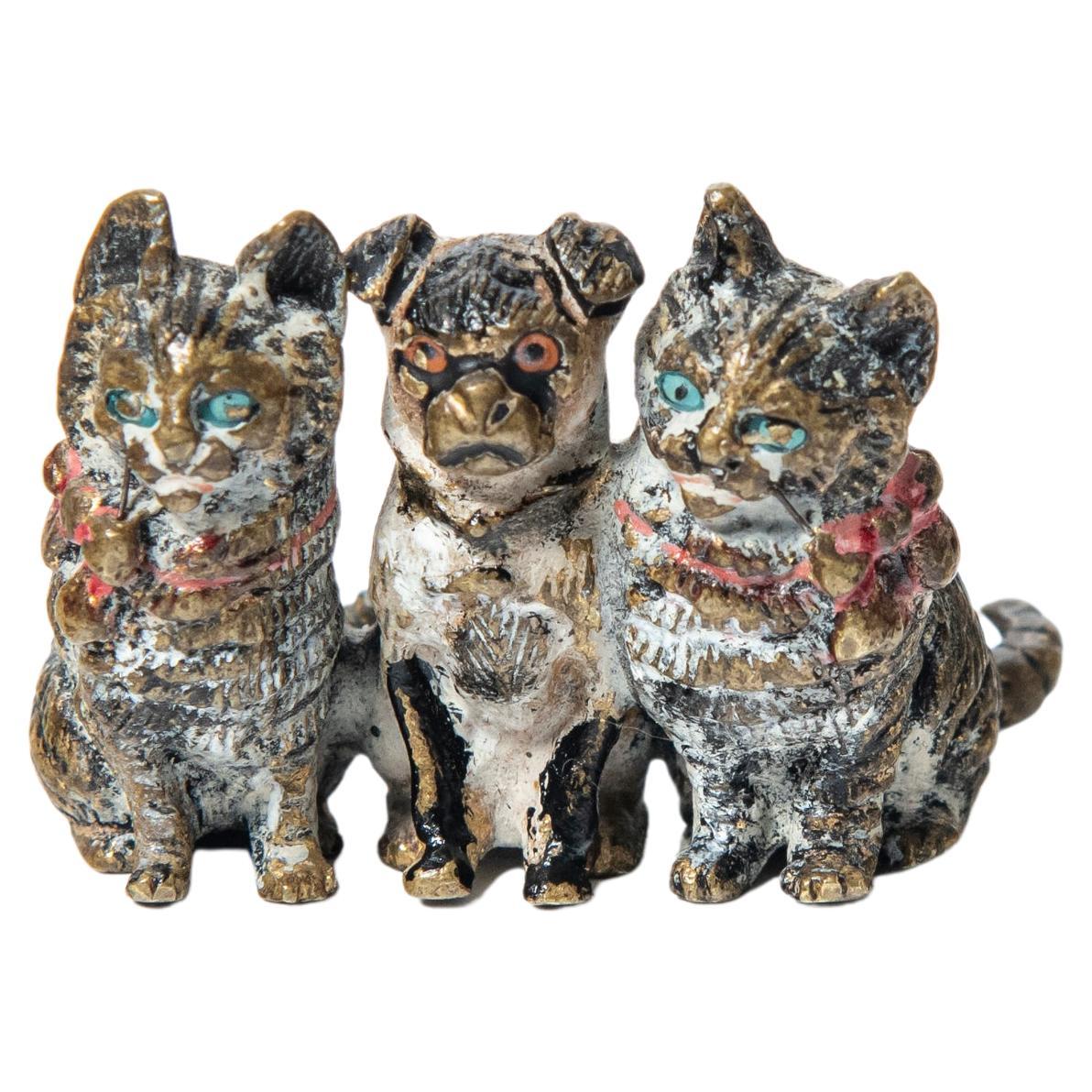 Cold-painted bronze cats and dog sculpture attributed to Franz Bergmann. For Sale