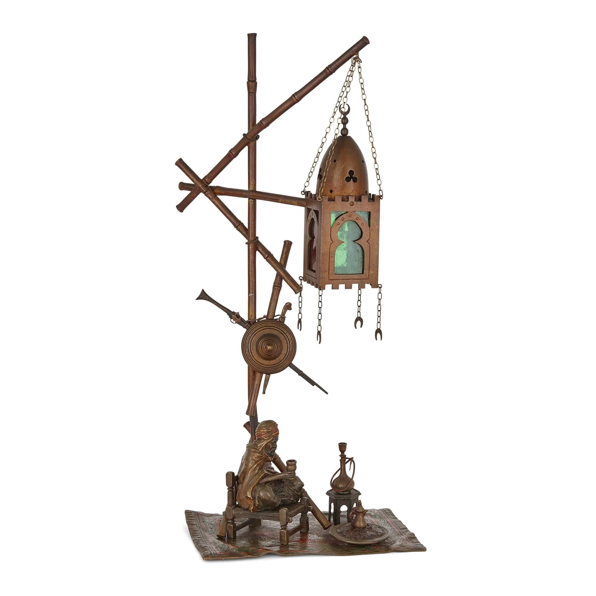 Islamique Lampe en bronze peinte à froid sur le thème de l'orientalisme par Bergman en vente