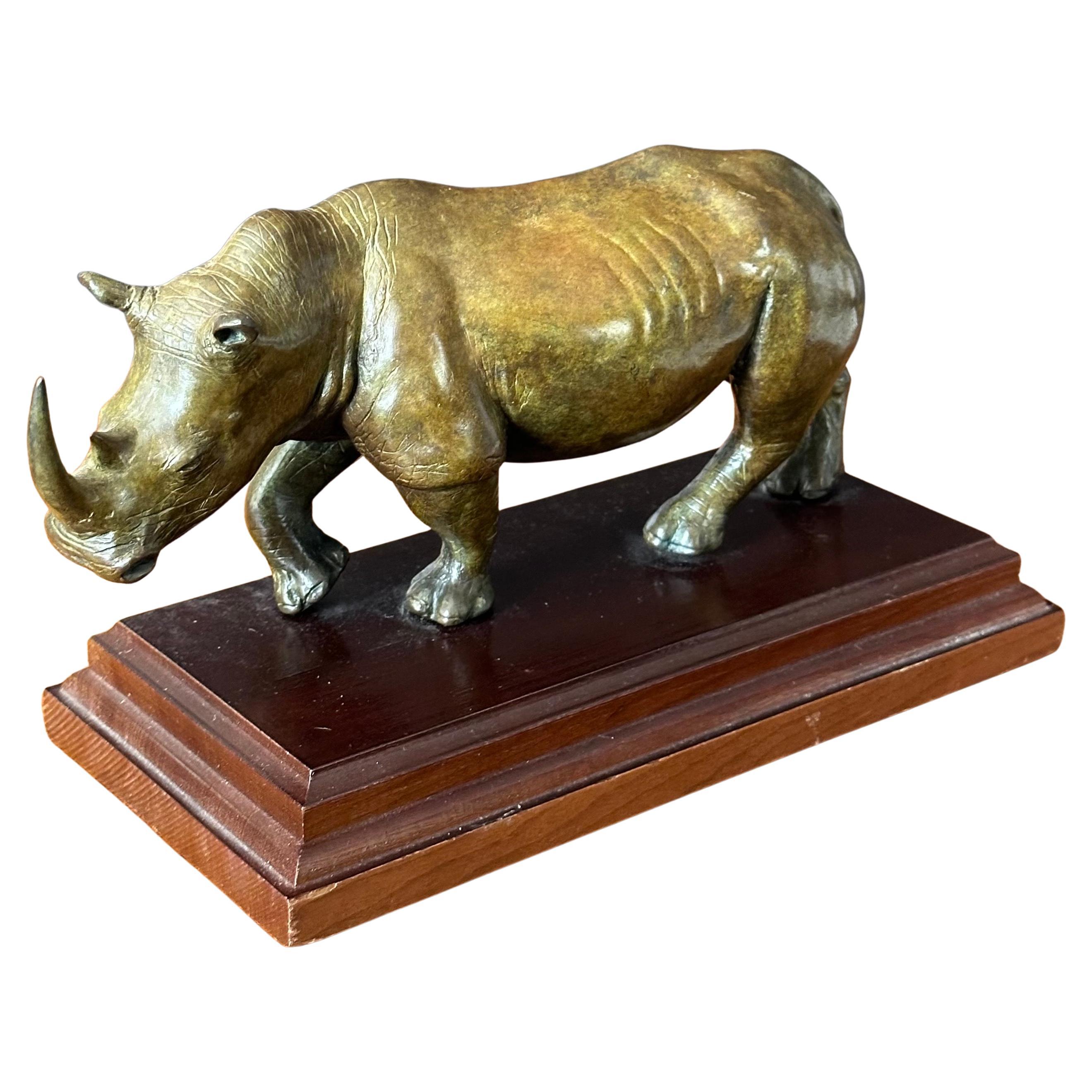 Scultura di Rinoceronte/Rinoceronte in bronzo dipinto a freddo su base in Wood in vendita 8