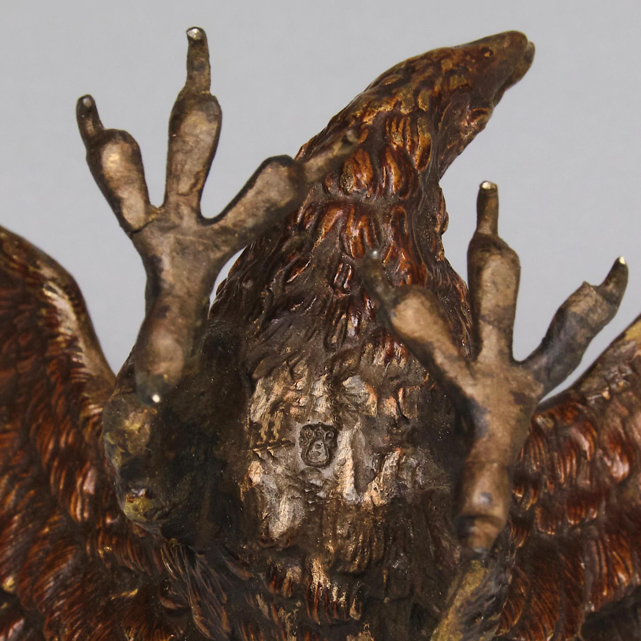 Kaltbemalte Bronzeskulptur mit dem Titel „ Adler mit weit ausgebreiteten Flügeln“ von Bergman im Angebot 2