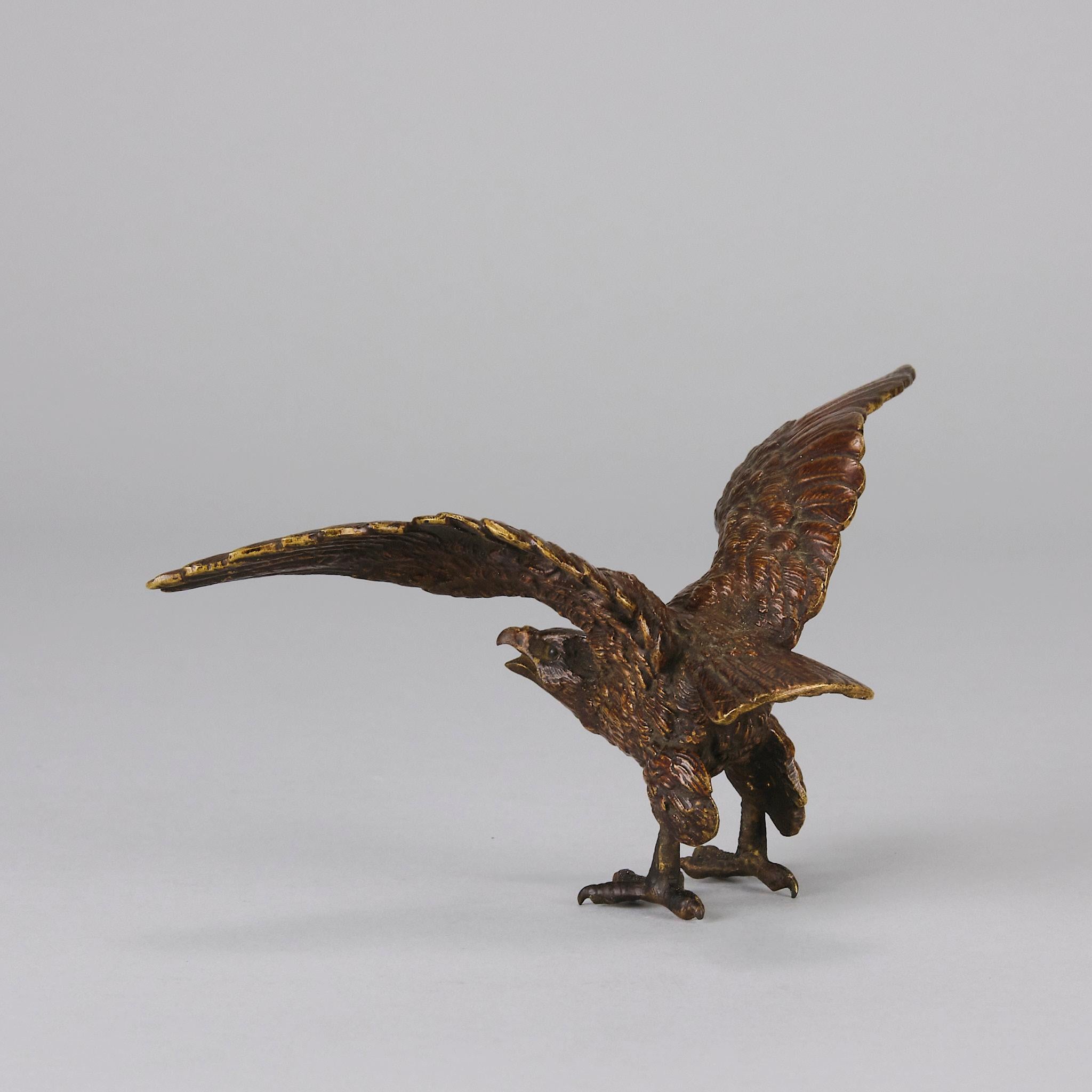 Moulage Sculpture en bronze peinte à froid intitulée « aigle aux ailes déployées » par Bergman en vente
