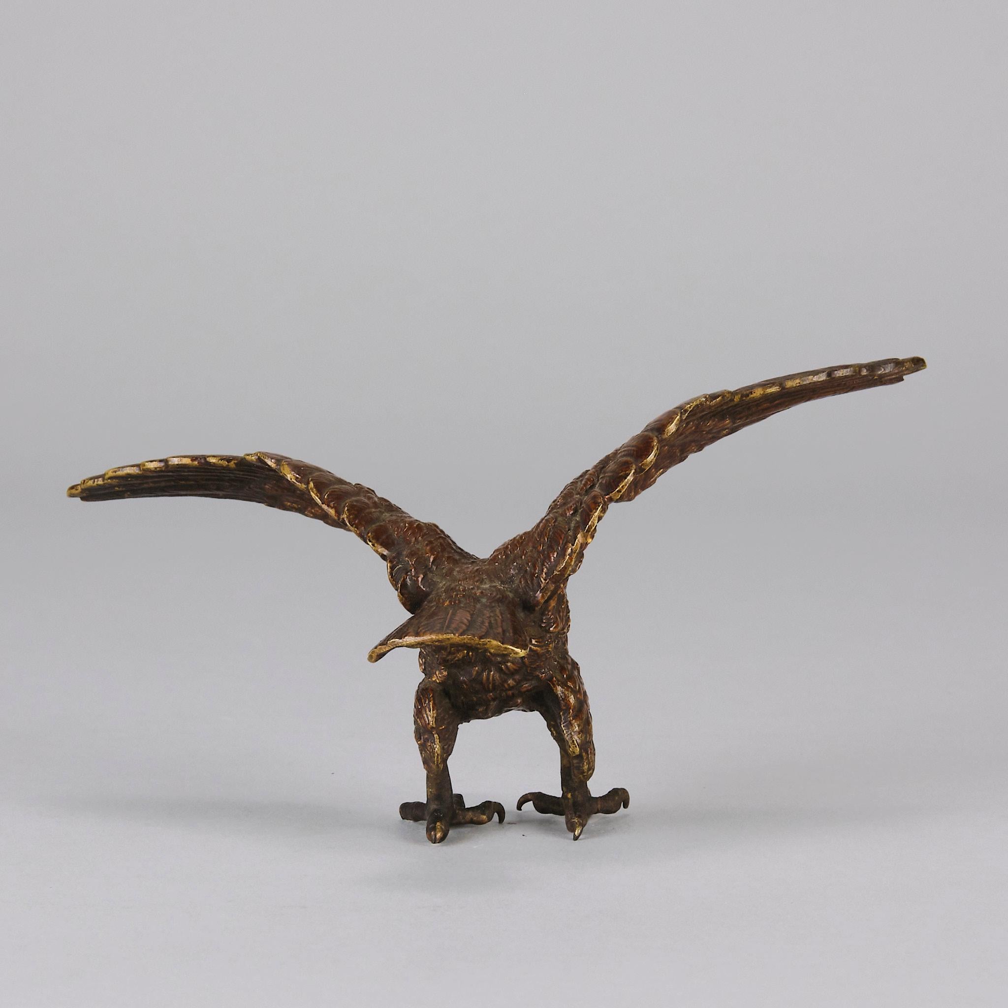 Kaltbemalte Bronzeskulptur mit dem Titel „ Adler mit weit ausgebreiteten Flügeln“ von Bergman (Gegossen) im Angebot