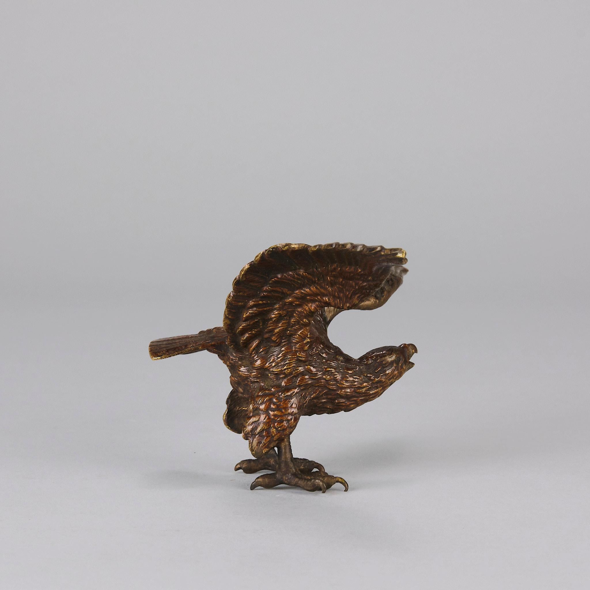 Bronze Sculpture en bronze peinte à froid intitulée « aigle aux ailes déployées » par Bergman en vente