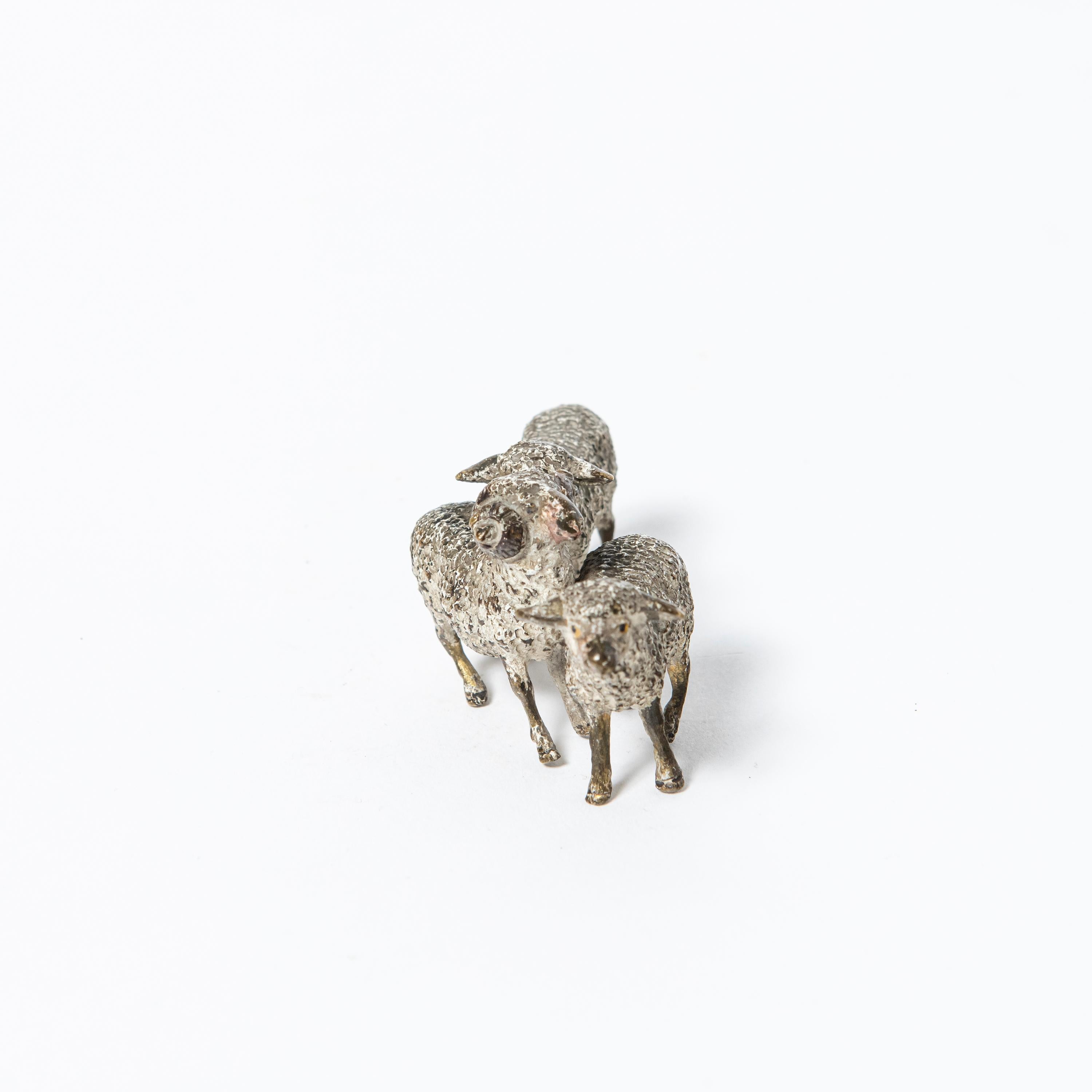 Cold-painted bronze sheeps sculpture attributed to Franz Bergmann. Austria, early 20th century.